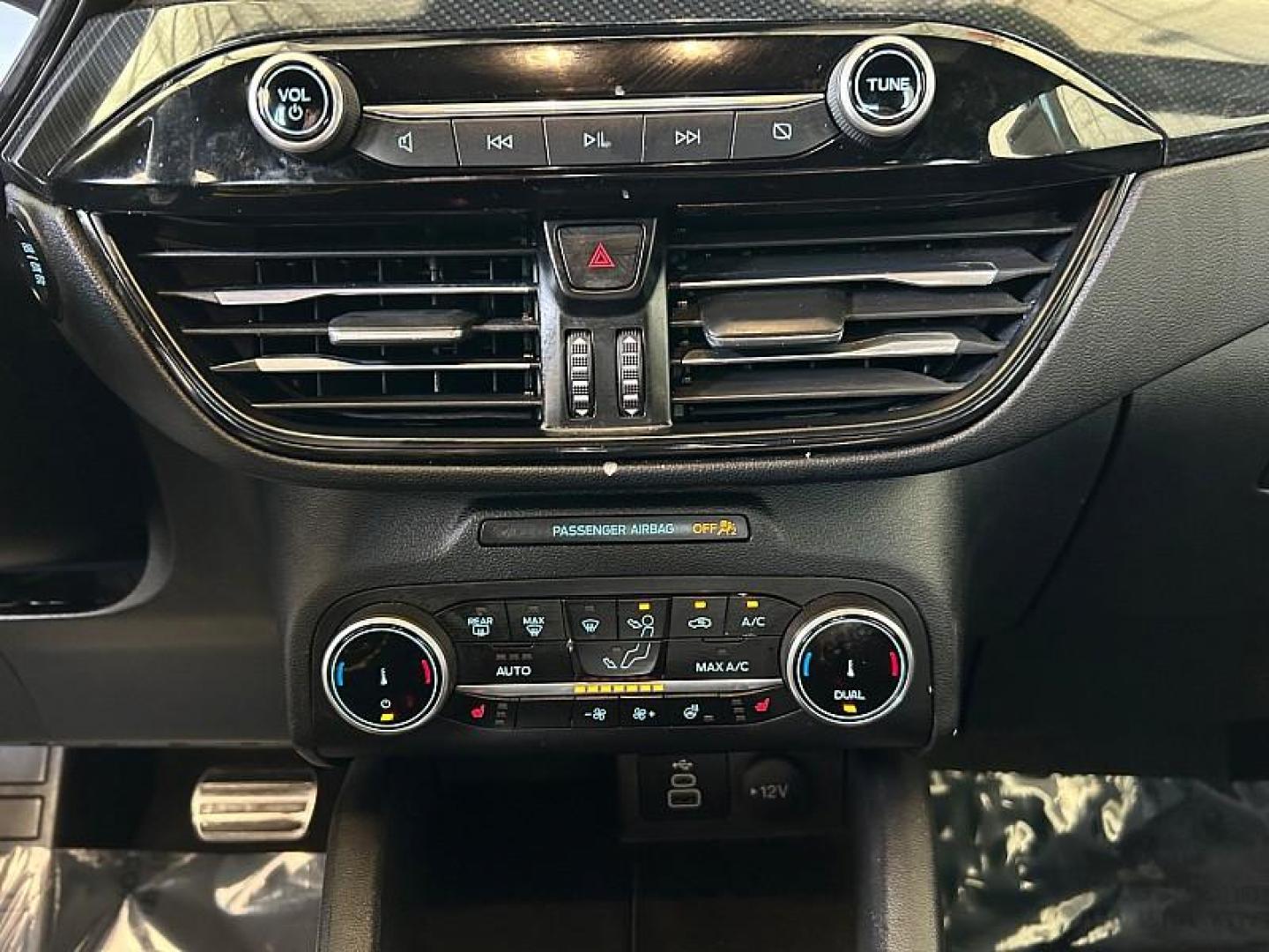 2024 BLACK Ford Escape (1FMCU9MNXRU) with an 3-Cyl EcoBoost Turbo 1.5 Liter engine, Automatic 8-Spd transmission, located at 412 Auto Vista Drive, Palmdale, CA, 93551, (661) 945-0620, 34.592636, -118.136681 - Photo#18