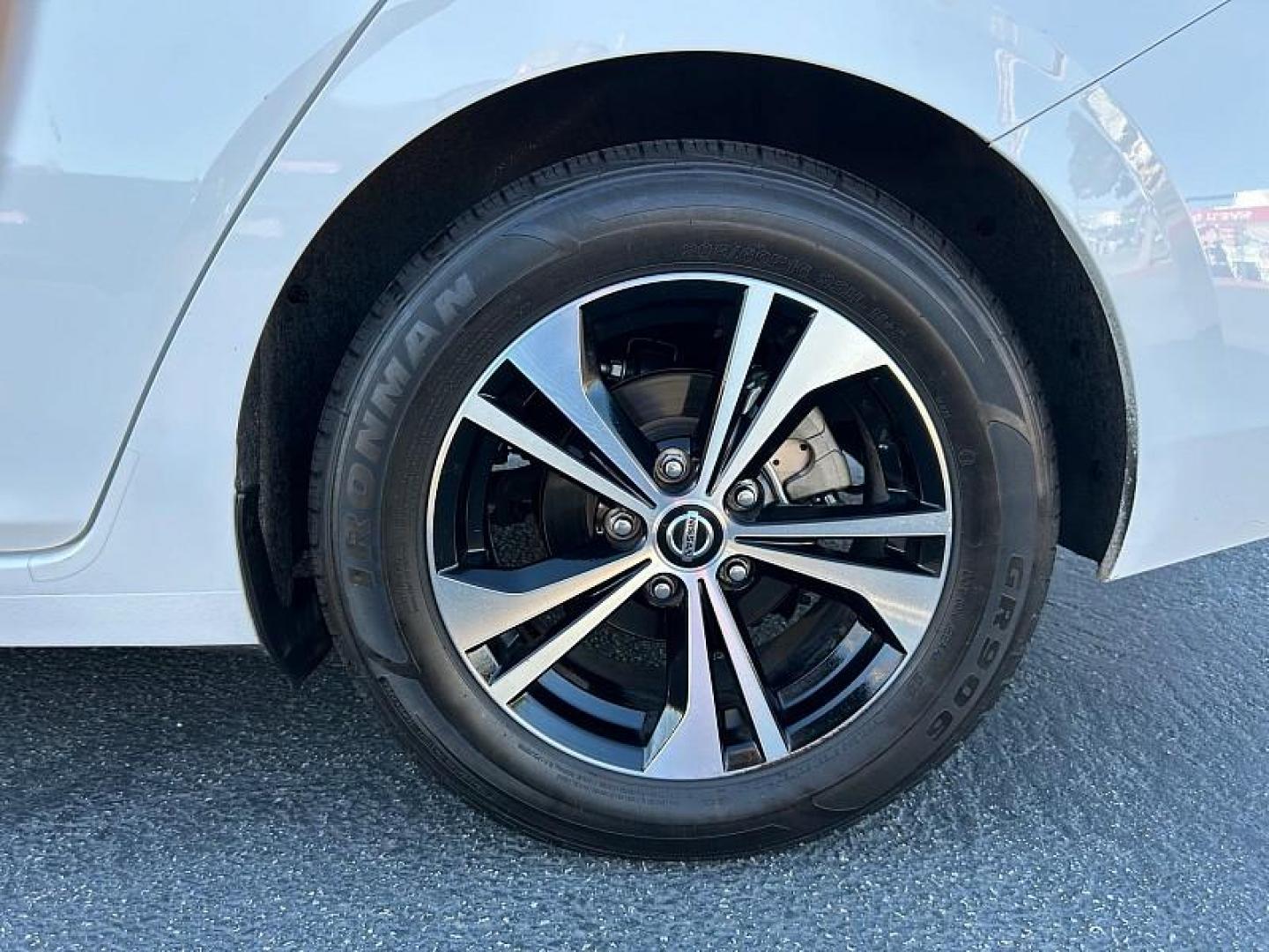 2021 WHITE Nissan Sentra (3N1AB8CV8MY) with an 4-Cyl 2.0 Liter engine, Automatic CVT w/Xtronic transmission, located at 412 Auto Vista Drive, Palmdale, CA, 93551, (661) 945-0620, 34.592636, -118.136681 - Photo#13