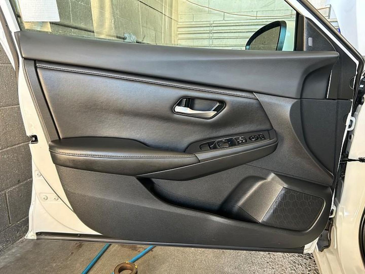 2021 WHITE Nissan Sentra (3N1AB8CV8MY) with an 4-Cyl 2.0 Liter engine, Automatic CVT w/Xtronic transmission, located at 412 Auto Vista Drive, Palmdale, CA, 93551, (661) 945-0620, 34.592636, -118.136681 - Photo#16