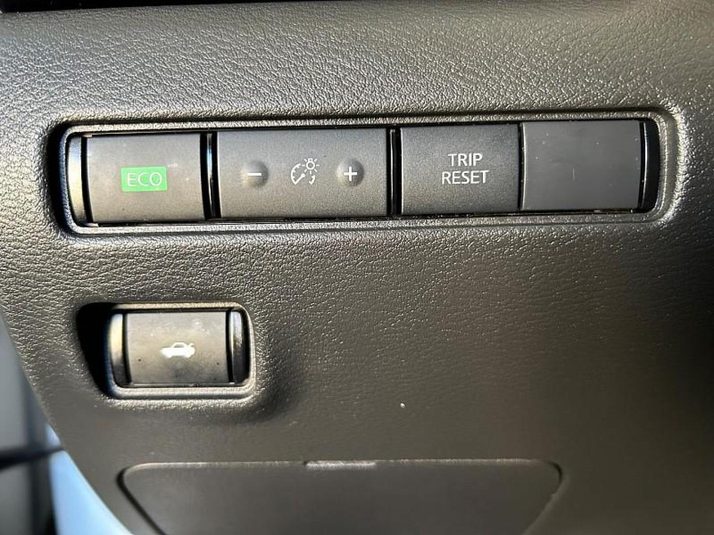 2021 WHITE Nissan Sentra (3N1AB8CV8MY) with an 4-Cyl 2.0 Liter engine, Automatic CVT w/Xtronic transmission, located at 412 Auto Vista Drive, Palmdale, CA, 93551, (661) 945-0620, 34.592636, -118.136681 - Photo#24