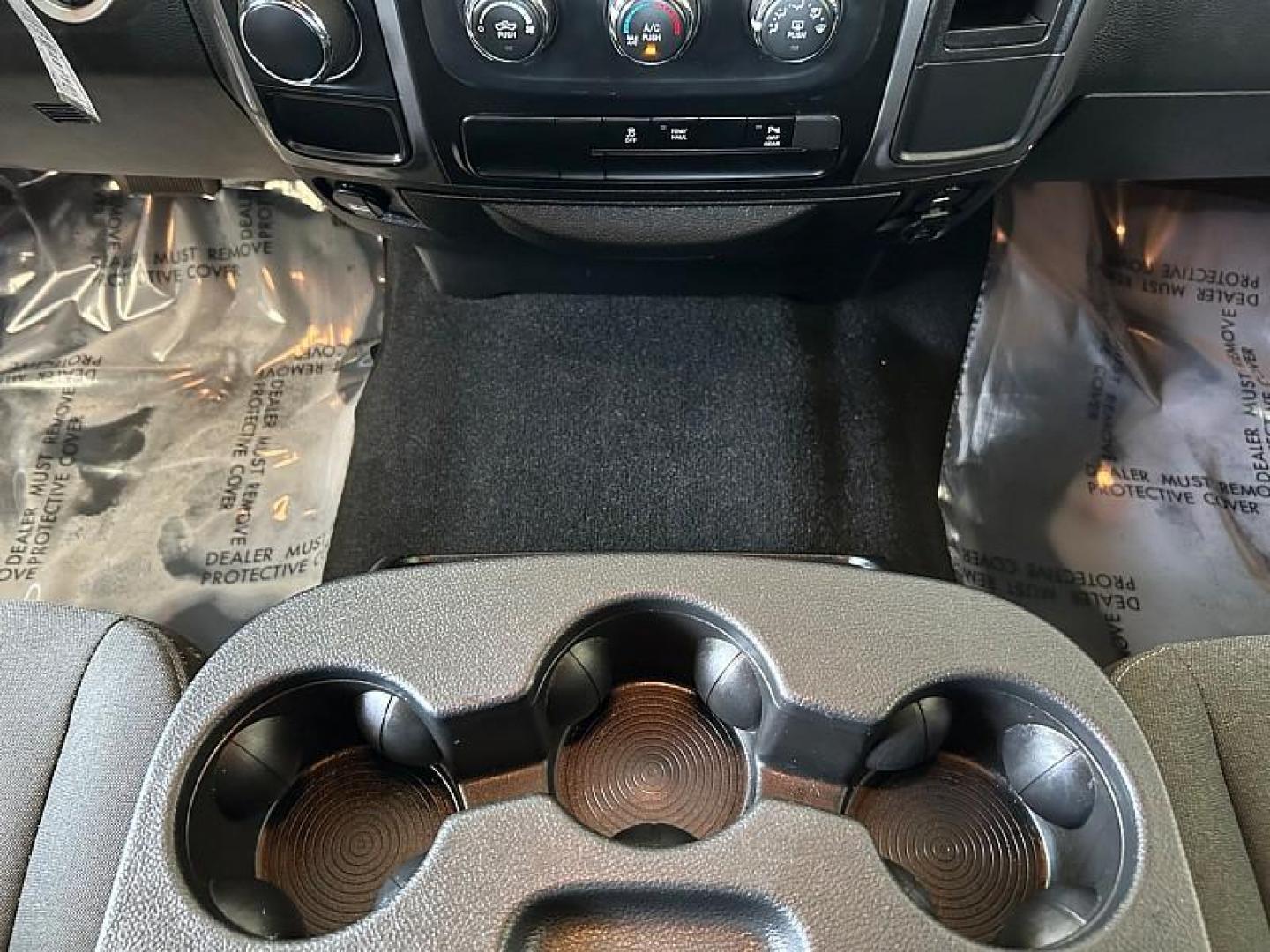 2024 WHITE Ram 1500 Classic 2WD (1C6RR6LG3RS) with an 6-Cyl 3.6 Liter engine, Automatic 8-Spd transmission, located at 412 Auto Vista Drive, Palmdale, CA, 93551, (661) 945-0620, 34.592636, -118.136681 - Photo#19