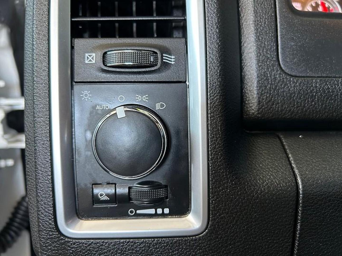 2024 WHITE Ram 1500 Classic 2WD (1C6RR6LG3RS) with an 6-Cyl 3.6 Liter engine, Automatic 8-Spd transmission, located at 412 Auto Vista Drive, Palmdale, CA, 93551, (661) 945-0620, 34.592636, -118.136681 - Photo#27