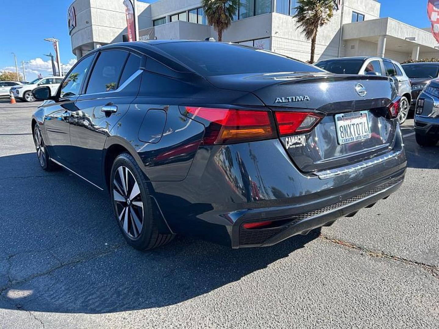 2021 BLACK Nissan Altima (1N4BL4DV2MN) with an 4-Cyl 2.5 Liter engine, Automatic Xtronic CVT transmission, located at 412 Auto Vista Drive, Palmdale, CA, 93551, (661) 945-0620, 34.592636, -118.136681 - Photo#4