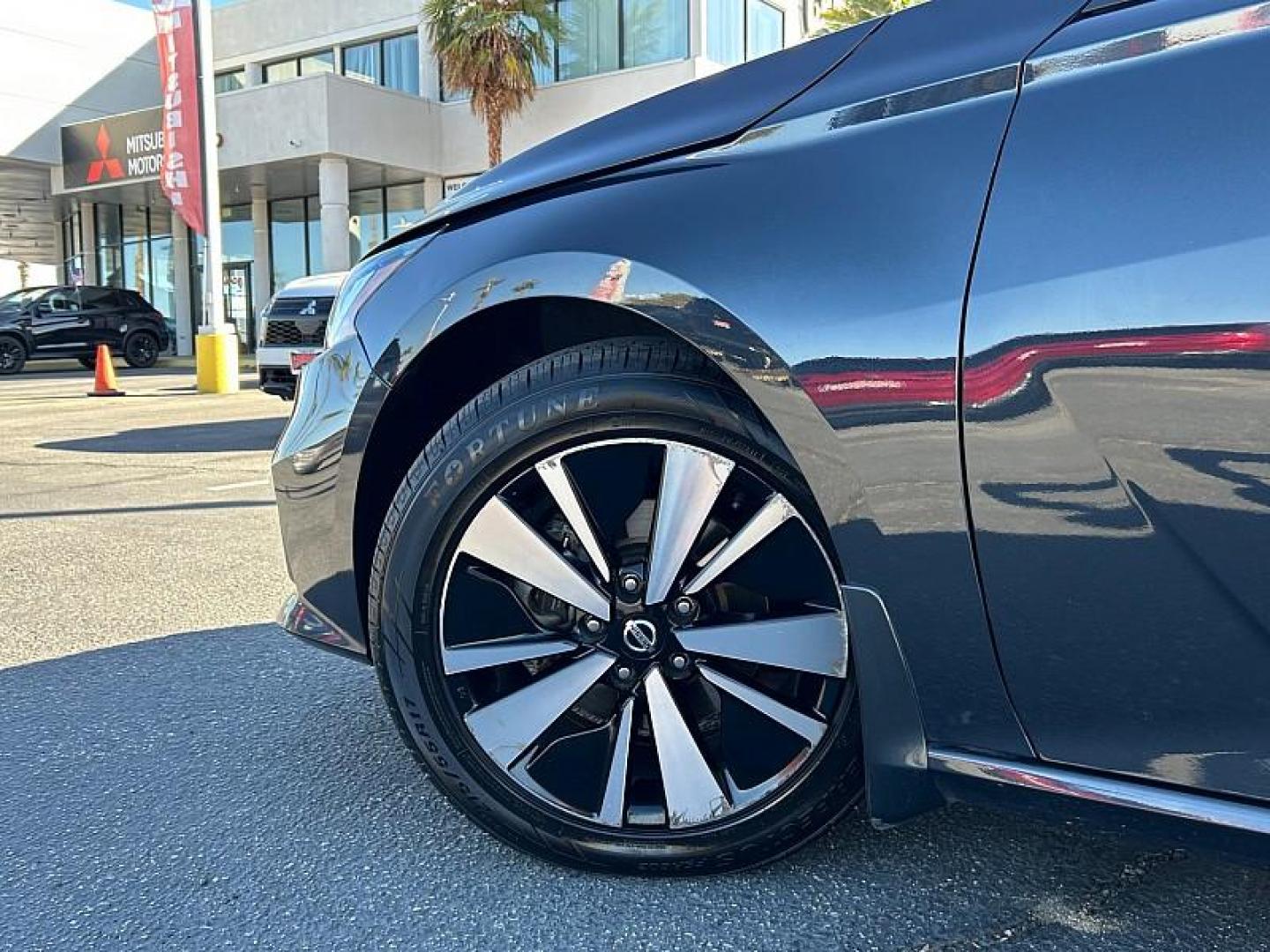 2021 BLACK Nissan Altima (1N4BL4DV2MN) with an 4-Cyl 2.5 Liter engine, Automatic Xtronic CVT transmission, located at 412 Auto Vista Drive, Palmdale, CA, 93551, (661) 945-0620, 34.592636, -118.136681 - Photo#7