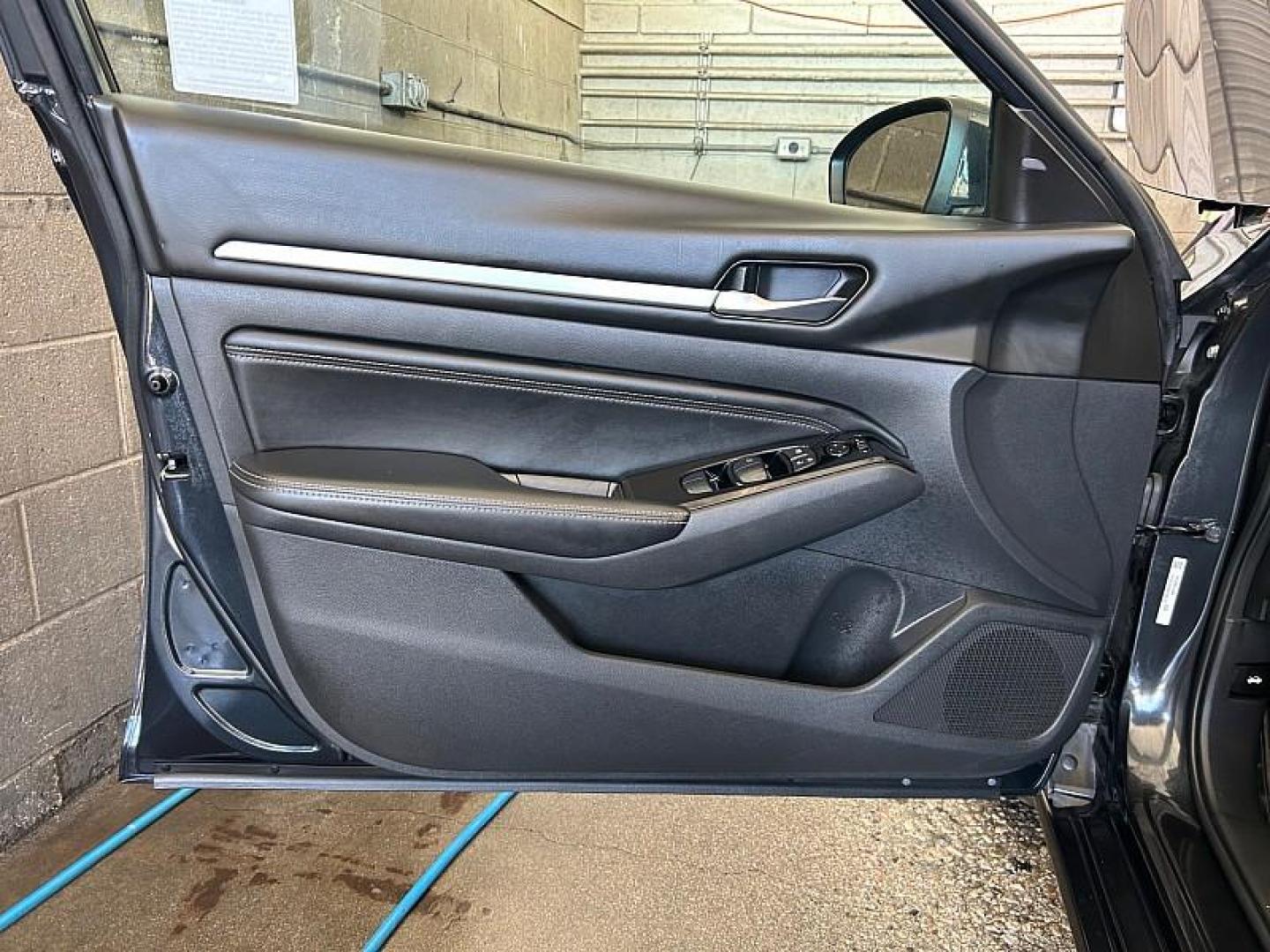 2021 BLACK Nissan Altima (1N4BL4DV2MN) with an 4-Cyl 2.5 Liter engine, Automatic Xtronic CVT transmission, located at 412 Auto Vista Drive, Palmdale, CA, 93551, (661) 945-0620, 34.592636, -118.136681 - Photo#15