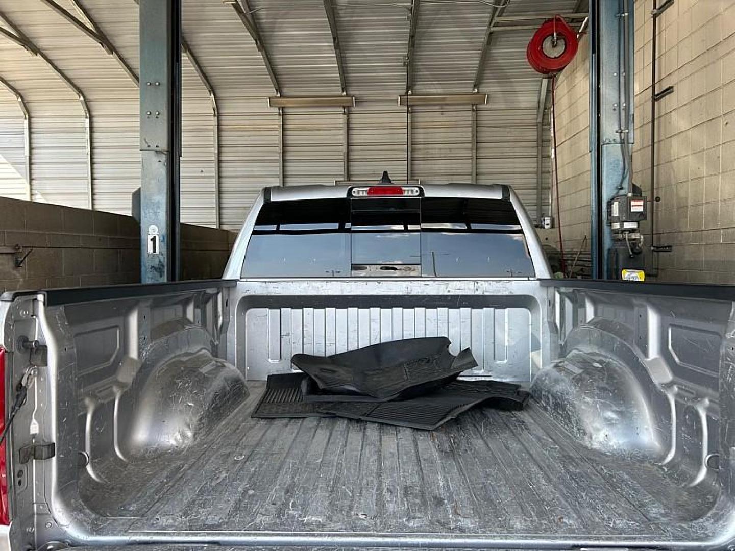 2021 SILVER Ram 1500 2WD (1C6RREFT7MN) with an 8-Cyl 5.7 Liter engine, Automatic 8-Spd transmission, located at 412 Auto Vista Drive, Palmdale, CA, 93551, (661) 945-0620, 34.592636, -118.136681 - Photo#30