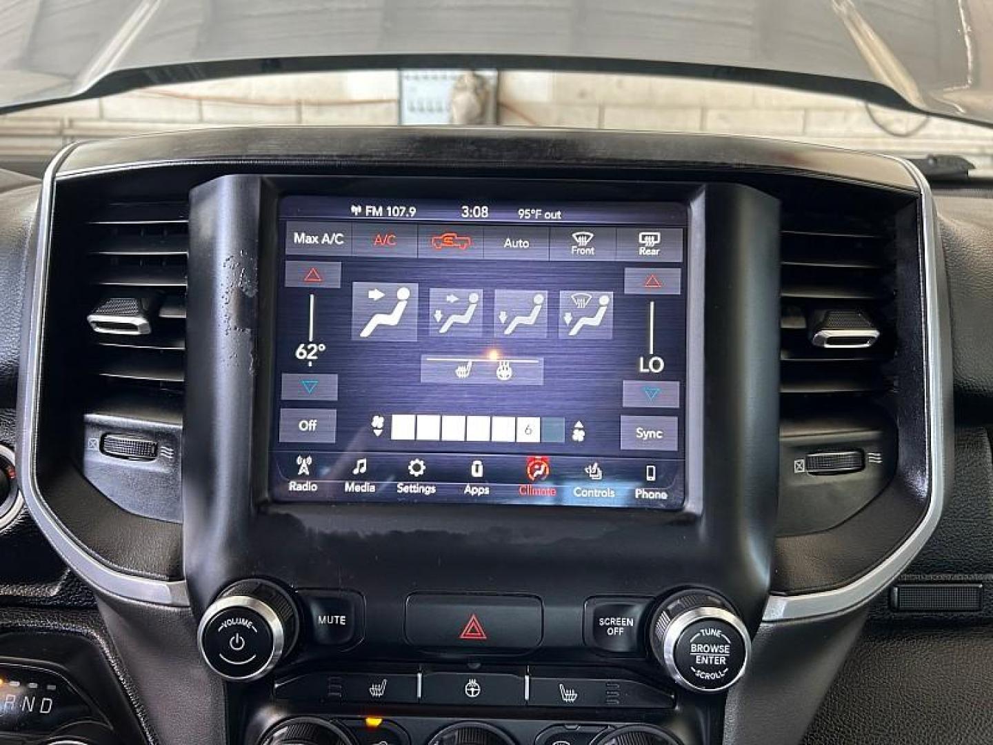 2021 SILVER Ram 1500 2WD (1C6RREFT7MN) with an 8-Cyl 5.7 Liter engine, Automatic 8-Spd transmission, located at 412 Auto Vista Drive, Palmdale, CA, 93551, (661) 945-0620, 34.592636, -118.136681 - Photo#21