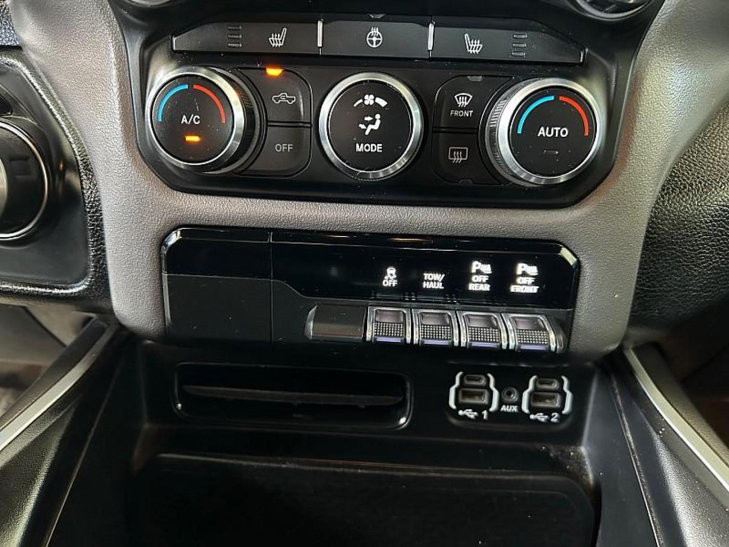 2021 SILVER Ram 1500 2WD (1C6RREFT7MN) with an 8-Cyl 5.7 Liter engine, Automatic 8-Spd transmission, located at 412 Auto Vista Drive, Palmdale, CA, 93551, (661) 945-0620, 34.592636, -118.136681 - Photo#20