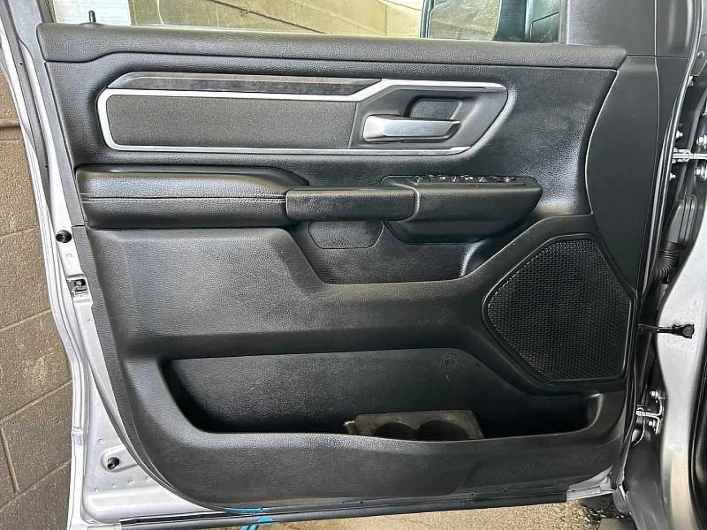 2021 SILVER Ram 1500 2WD (1C6RREFT7MN) with an 8-Cyl 5.7 Liter engine, Automatic 8-Spd transmission, located at 412 Auto Vista Drive, Palmdale, CA, 93551, (661) 945-0620, 34.592636, -118.136681 - Photo#16