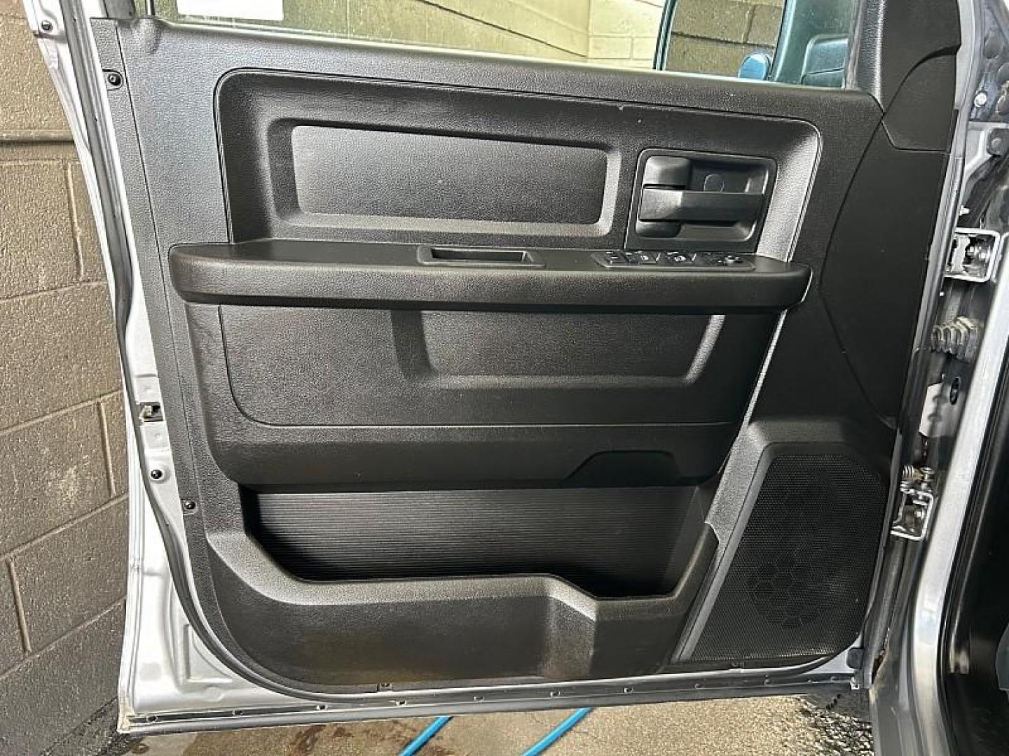 2019 SILVER Ram 1500 Classic 2WD (1C6RR6FG3KS) with an 6-Cyl 3.6 Liter engine, Automatic 8-Spd transmission, located at 412 Auto Vista Drive, Palmdale, CA, 93551, (661) 945-0620, 34.592636, -118.136681 - Photo#9