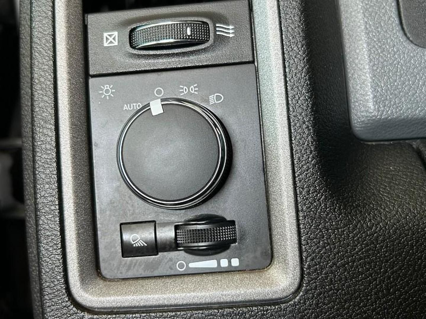 2019 SILVER Ram 1500 Classic 2WD (1C6RR6FG3KS) with an 6-Cyl 3.6 Liter engine, Automatic 8-Spd transmission, located at 412 Auto Vista Drive, Palmdale, CA, 93551, (661) 945-0620, 34.592636, -118.136681 - Photo#18