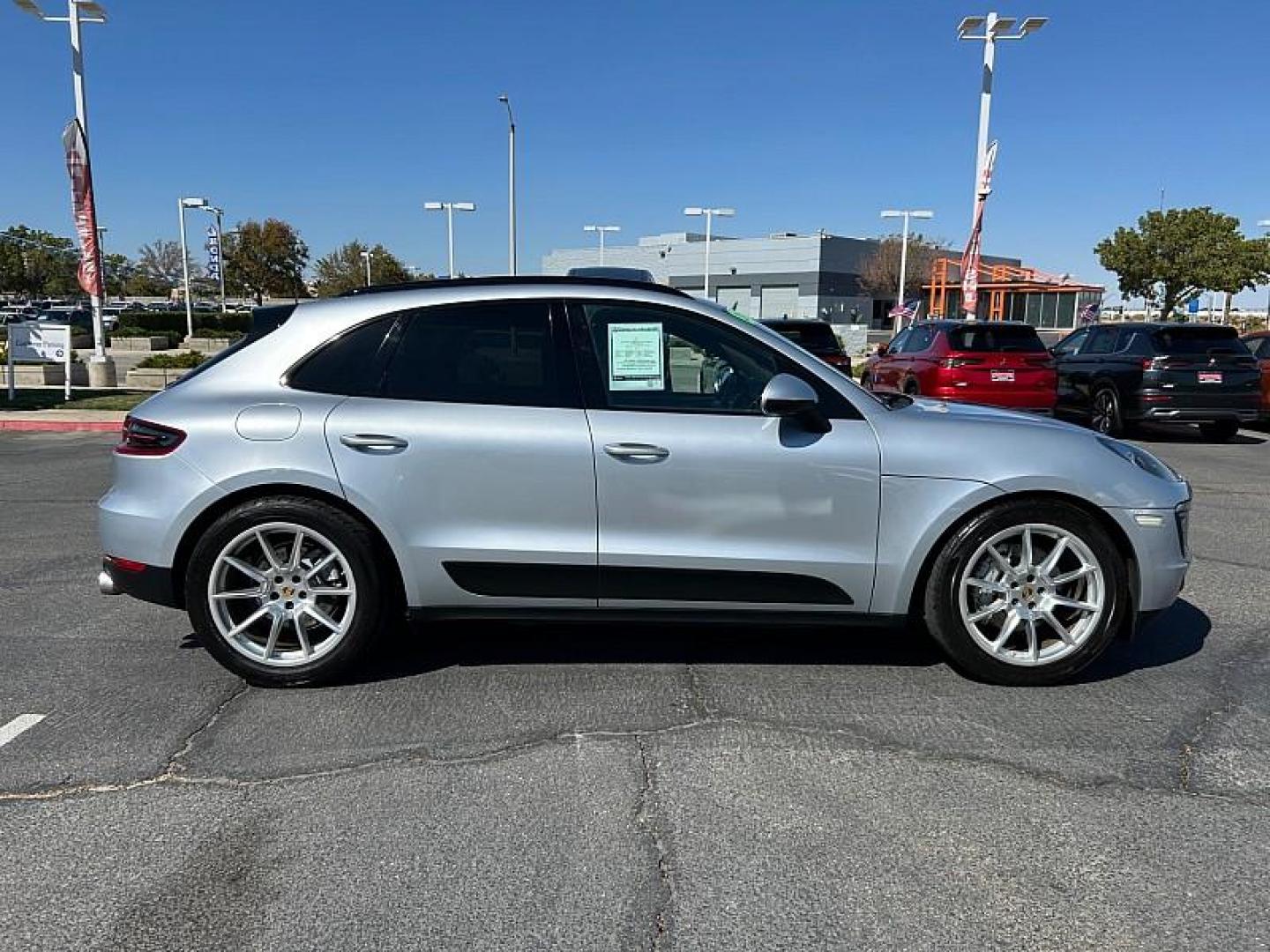 2018 SILVER Porsche Macan (WP1AB2A57JL) with an V6 Twin Turbo 3.0 Liter engine, Auto 7-Spd PDK Dbl-Cltch transmission, located at 412 Auto Vista Drive, Palmdale, CA, 93551, (661) 945-0620, 34.592636, -118.136681 - Photo#3