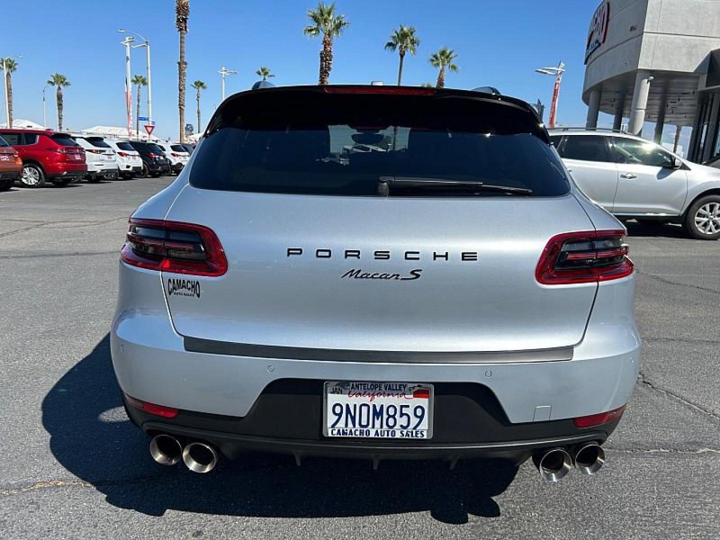2018 SILVER Porsche Macan (WP1AB2A57JL) with an V6 Twin Turbo 3.0 Liter engine, Auto 7-Spd PDK Dbl-Cltch transmission, located at 412 Auto Vista Drive, Palmdale, CA, 93551, (661) 945-0620, 34.592636, -118.136681 - Photo#5