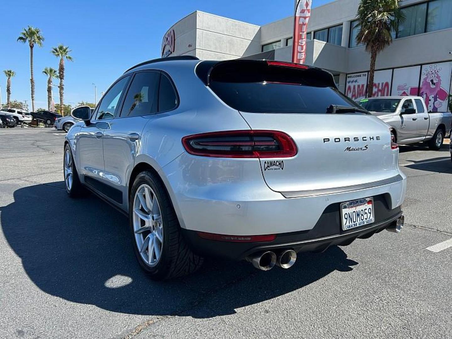 2018 SILVER Porsche Macan (WP1AB2A57JL) with an V6 Twin Turbo 3.0 Liter engine, Auto 7-Spd PDK Dbl-Cltch transmission, located at 412 Auto Vista Drive, Palmdale, CA, 93551, (661) 945-0620, 34.592636, -118.136681 - Photo#6