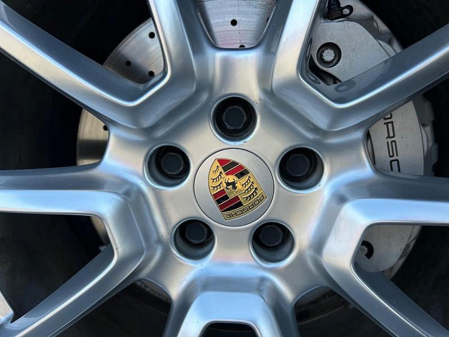 2018 SILVER Porsche Macan (WP1AB2A57JL) with an V6 Twin Turbo 3.0 Liter engine, Auto 7-Spd PDK Dbl-Cltch transmission, located at 412 Auto Vista Drive, Palmdale, CA, 93551, (661) 945-0620, 34.592636, -118.136681 - Photo#10