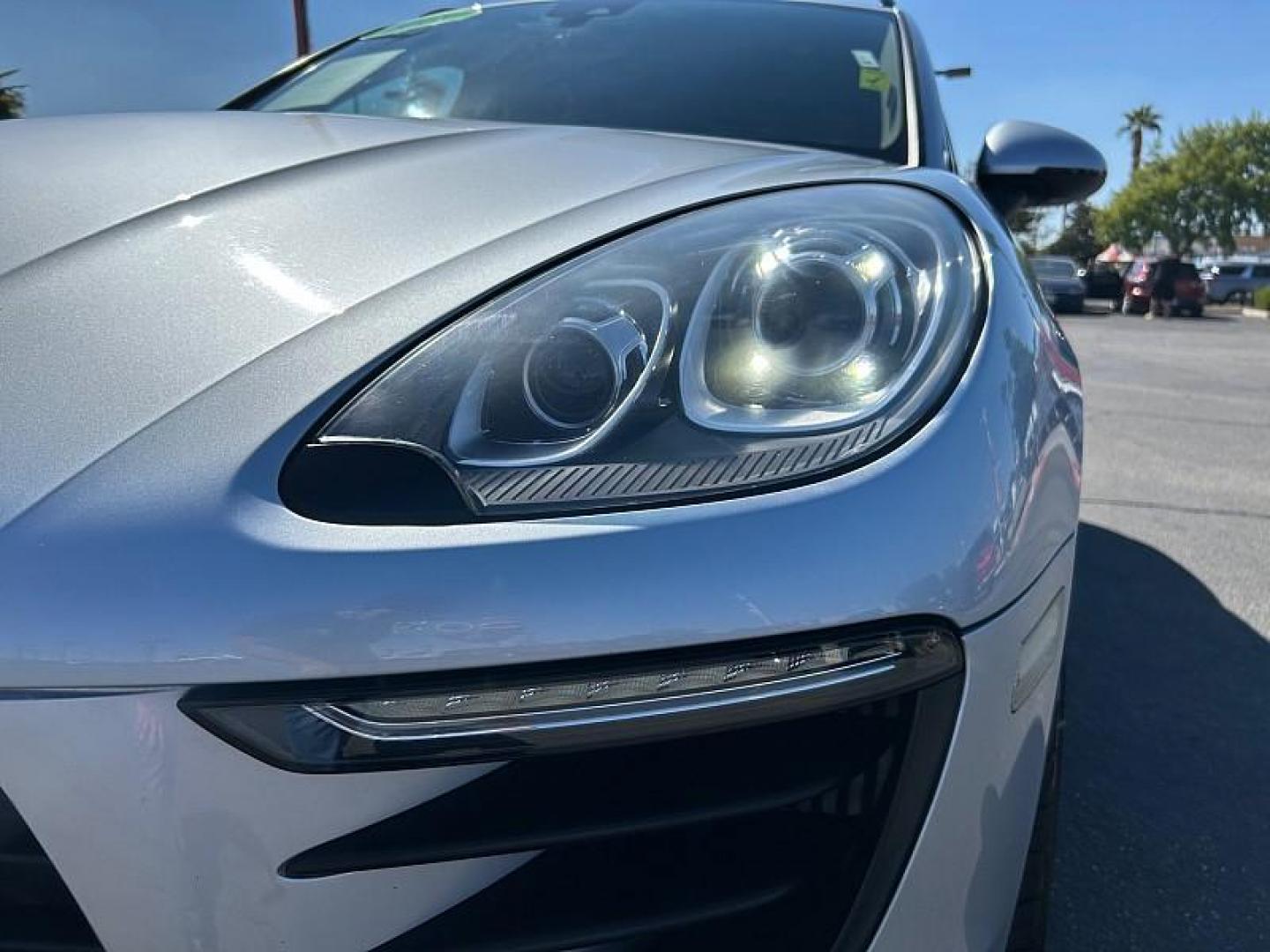 2018 SILVER Porsche Macan (WP1AB2A57JL) with an V6 Twin Turbo 3.0 Liter engine, Auto 7-Spd PDK Dbl-Cltch transmission, located at 412 Auto Vista Drive, Palmdale, CA, 93551, (661) 945-0620, 34.592636, -118.136681 - Photo#12