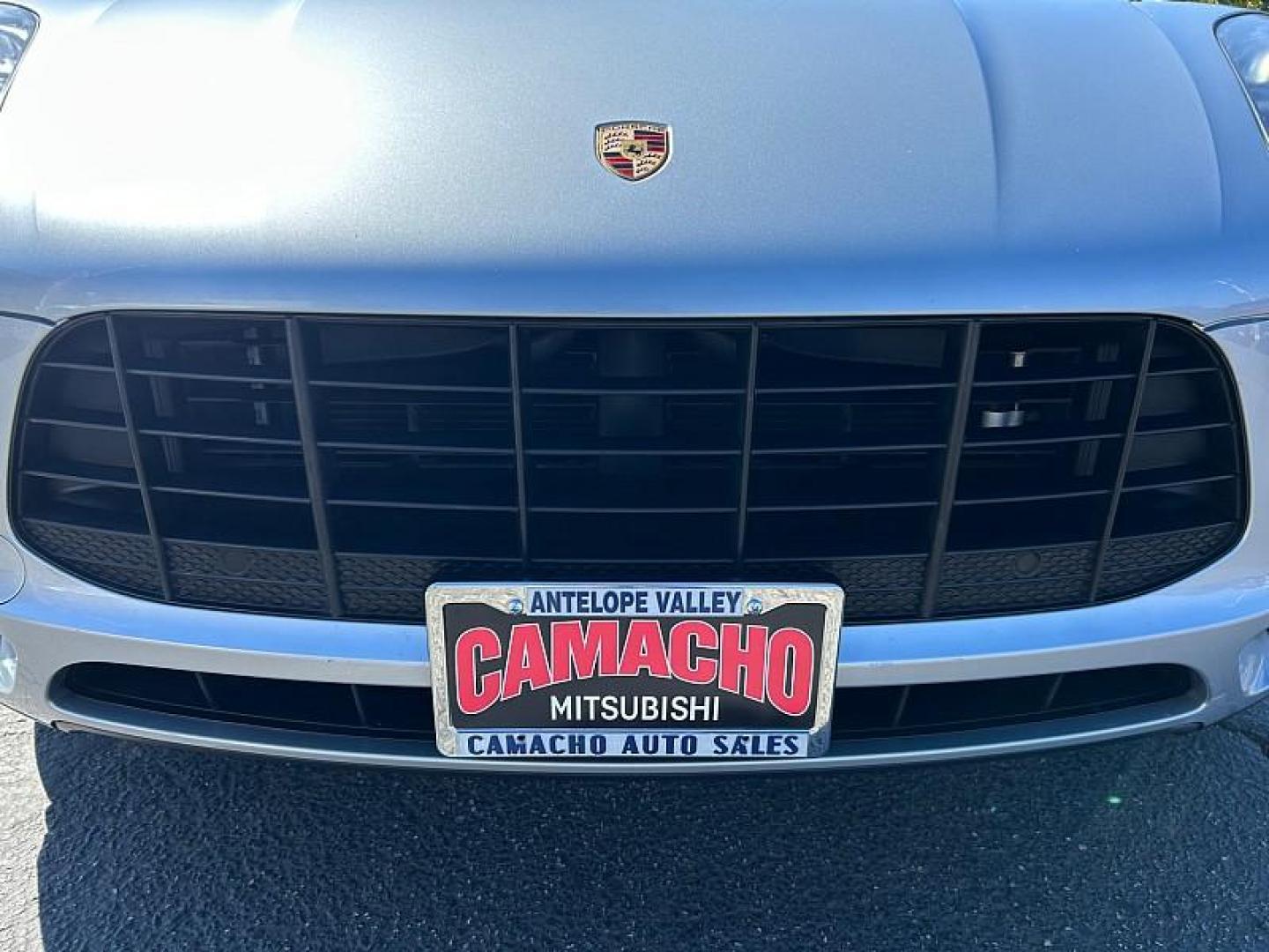 2018 SILVER Porsche Macan (WP1AB2A57JL) with an V6 Twin Turbo 3.0 Liter engine, Auto 7-Spd PDK Dbl-Cltch transmission, located at 412 Auto Vista Drive, Palmdale, CA, 93551, (661) 945-0620, 34.592636, -118.136681 - Photo#13