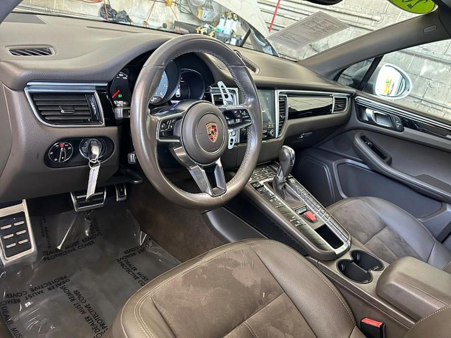 2018 SILVER Porsche Macan (WP1AB2A57JL) with an V6 Twin Turbo 3.0 Liter engine, Auto 7-Spd PDK Dbl-Cltch transmission, located at 412 Auto Vista Drive, Palmdale, CA, 93551, (661) 945-0620, 34.592636, -118.136681 - Photo#17