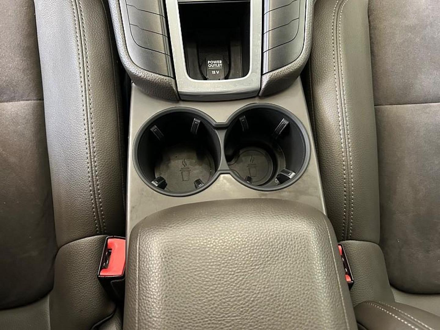 2018 SILVER Porsche Macan (WP1AB2A57JL) with an V6 Twin Turbo 3.0 Liter engine, Auto 7-Spd PDK Dbl-Cltch transmission, located at 412 Auto Vista Drive, Palmdale, CA, 93551, (661) 945-0620, 34.592636, -118.136681 - Photo#18