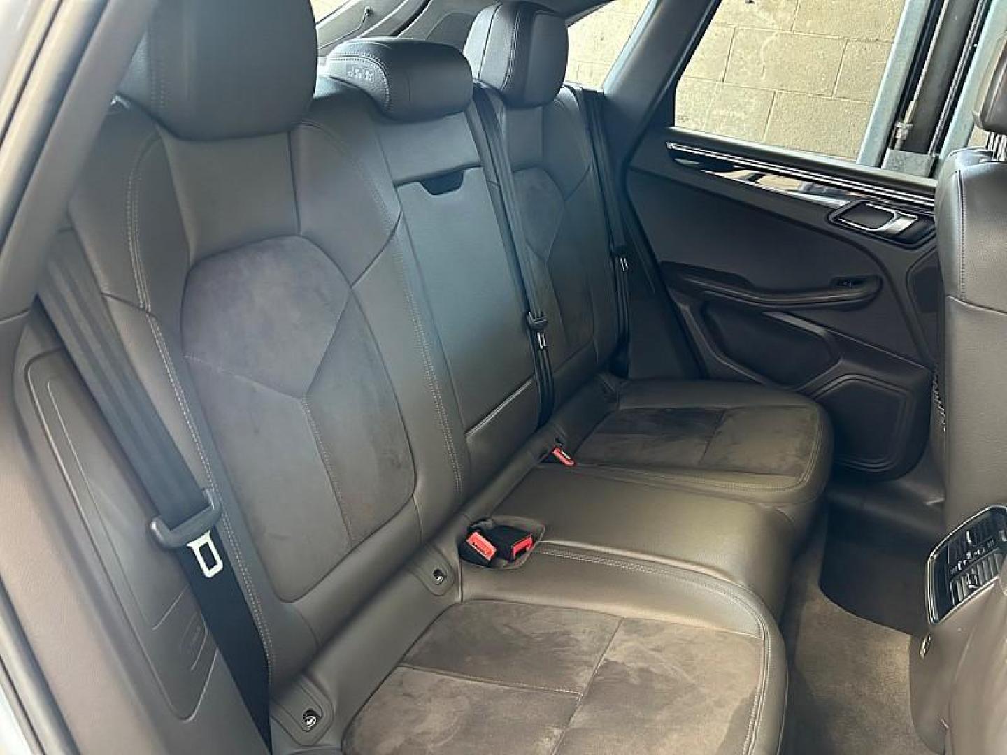 2018 SILVER Porsche Macan (WP1AB2A57JL) with an V6 Twin Turbo 3.0 Liter engine, Auto 7-Spd PDK Dbl-Cltch transmission, located at 412 Auto Vista Drive, Palmdale, CA, 93551, (661) 945-0620, 34.592636, -118.136681 - Photo#24