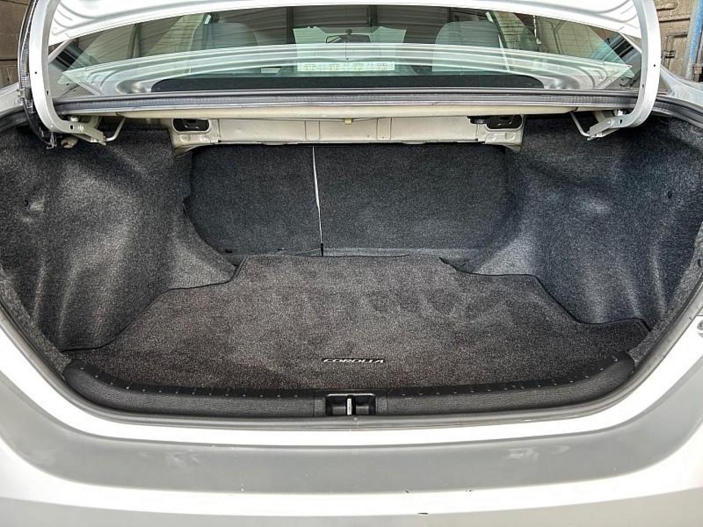 2016 SILVER Toyota Corolla (2T1BURHE4GC) with an 4-Cyl 1.8 Liter engine, Automatic CVTi-S transmission, located at 412 Auto Vista Drive, Palmdale, CA, 93551, (661) 945-0620, 34.592636, -118.136681 - Photo#3