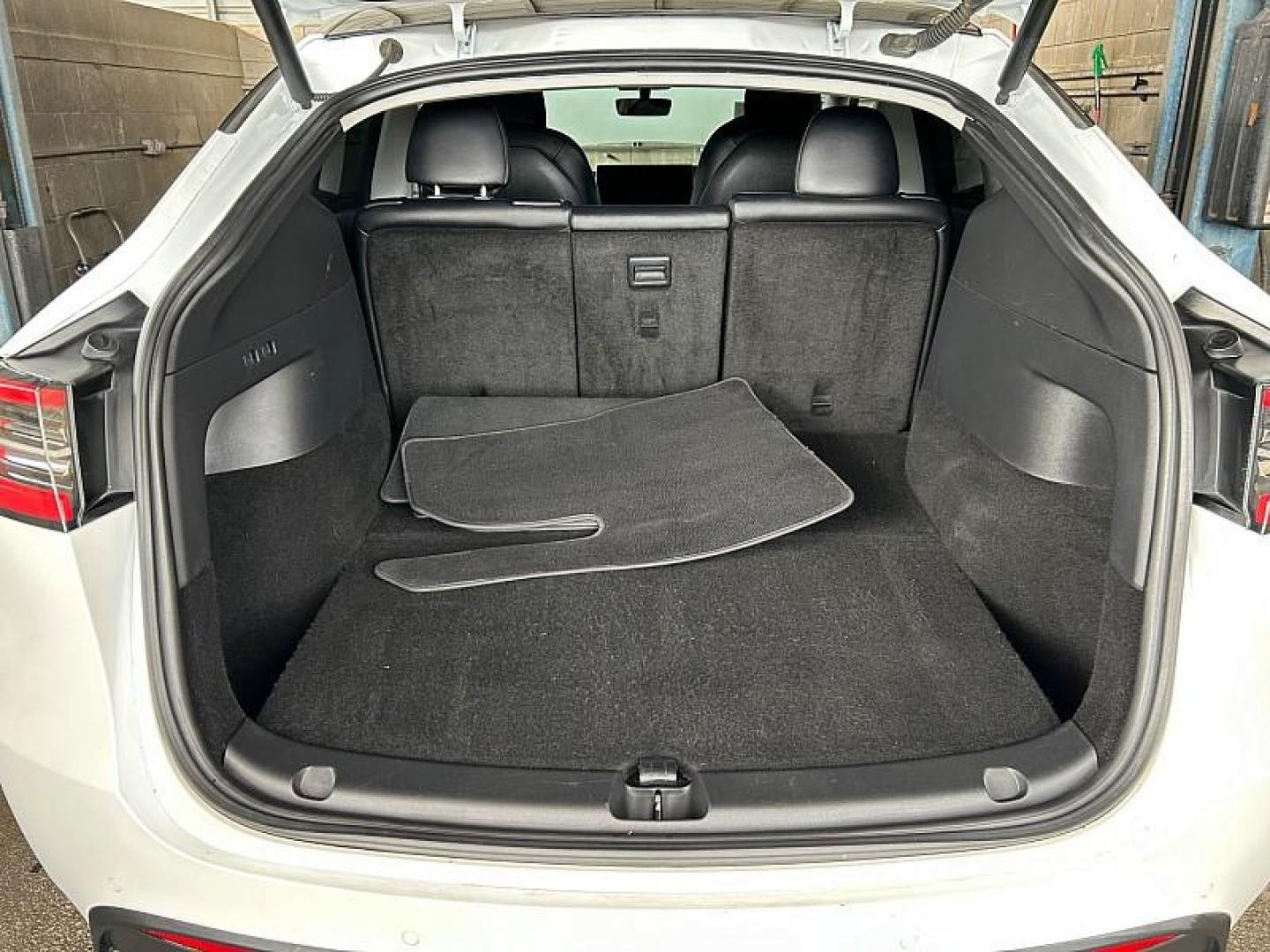 2020 WHITE Tesla Model Y (5YJYGDEE5LF) with an Dual AC Electric Motors engine, Single-Speed Fixed Gear transmission, located at 412 Auto Vista Drive, Palmdale, CA, 93551, (661) 945-0620, 34.592636, -118.136681 - Photo#20