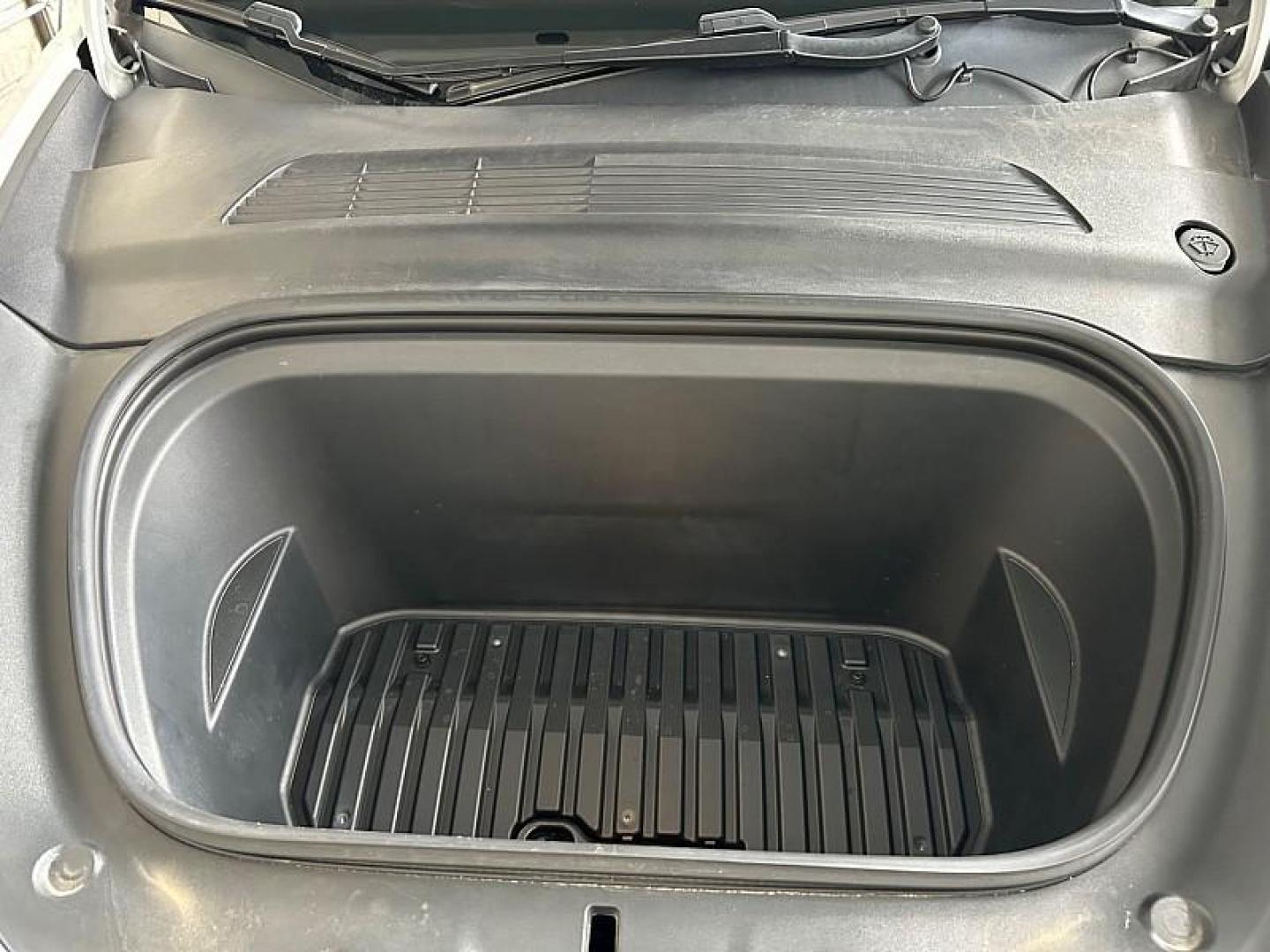 2020 WHITE Tesla Model Y (5YJYGDEE5LF) with an Dual AC Electric Motors engine, Single-Speed Fixed Gear transmission, located at 412 Auto Vista Drive, Palmdale, CA, 93551, (661) 945-0620, 34.592636, -118.136681 - Photo#21