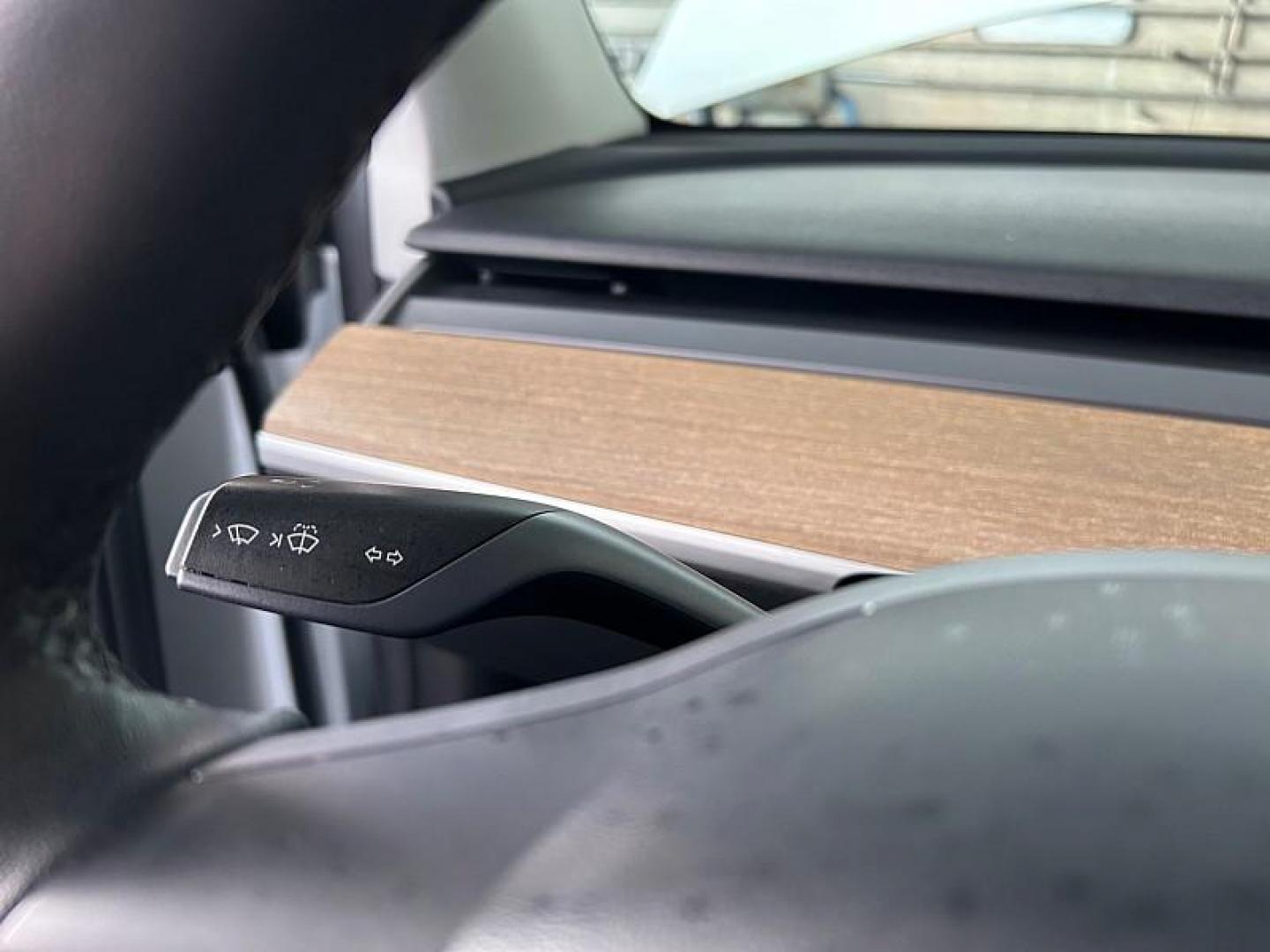 2020 WHITE Tesla Model Y (5YJYGDEE5LF) with an Dual AC Electric Motors engine, Single-Speed Fixed Gear transmission, located at 412 Auto Vista Drive, Palmdale, CA, 93551, (661) 945-0620, 34.592636, -118.136681 - Photo#15