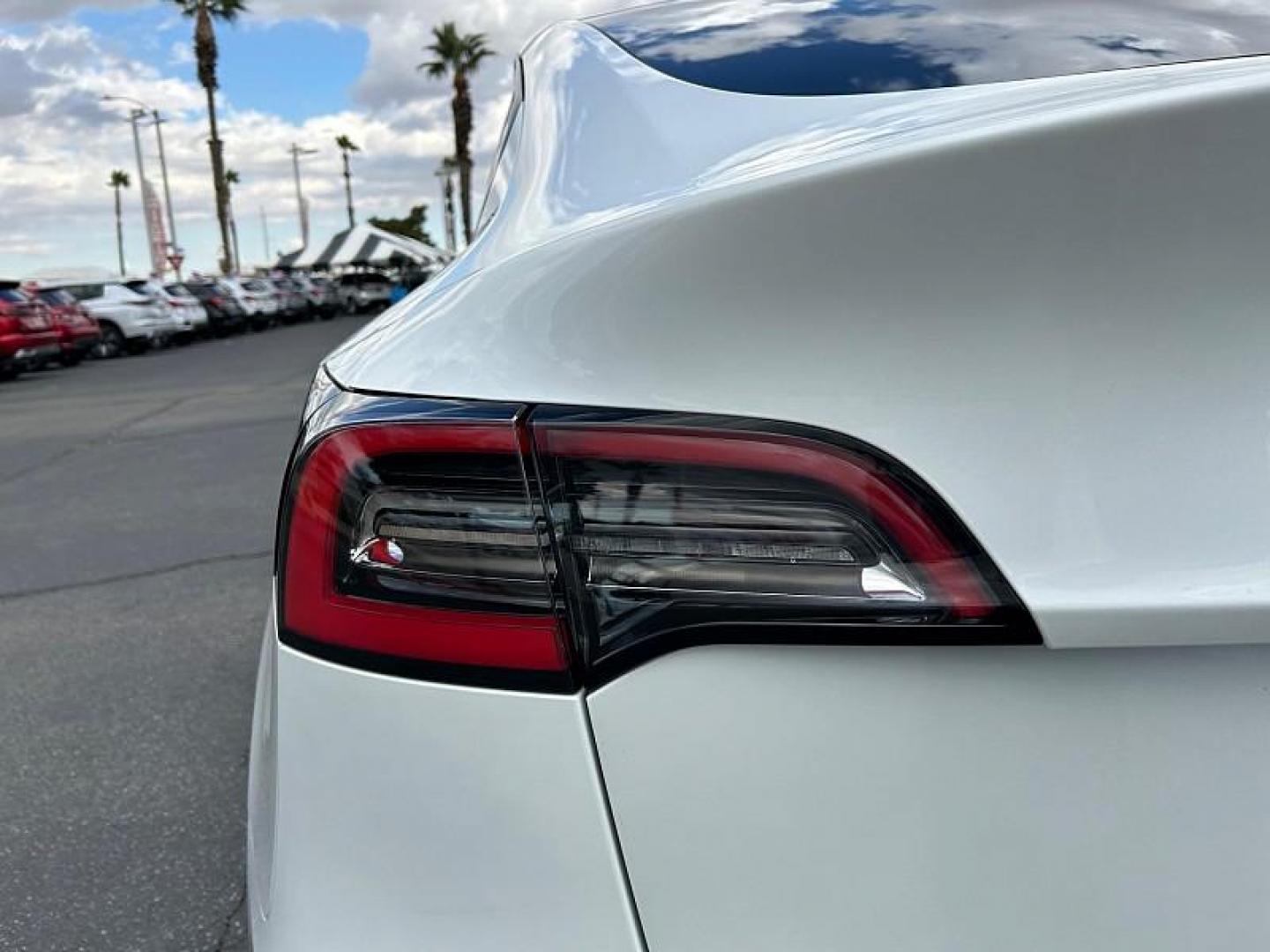 2020 WHITE Tesla Model Y (5YJYGDEE5LF) with an Dual AC Electric Motors engine, Single-Speed Fixed Gear transmission, located at 412 Auto Vista Drive, Palmdale, CA, 93551, (661) 945-0620, 34.592636, -118.136681 - Photo#5