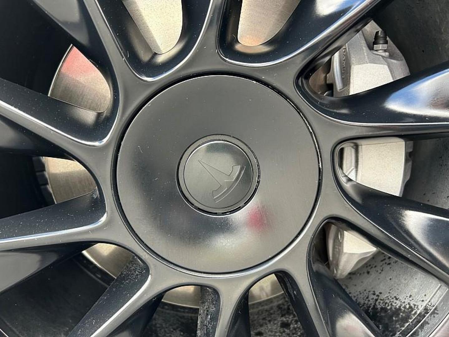 2020 WHITE Tesla Model Y (5YJYGDEE5LF) with an Dual AC Electric Motors engine, Single-Speed Fixed Gear transmission, located at 412 Auto Vista Drive, Palmdale, CA, 93551, (661) 945-0620, 34.592636, -118.136681 - Photo#10