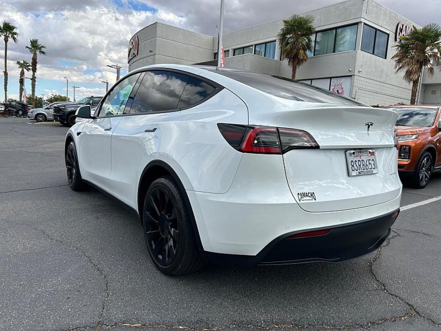 2020 WHITE Tesla Model Y (5YJYGDEE5LF) with an Dual AC Electric Motors engine, Single-Speed Fixed Gear transmission, located at 412 Auto Vista Drive, Palmdale, CA, 93551, (661) 945-0620, 34.592636, -118.136681 - Photo#4
