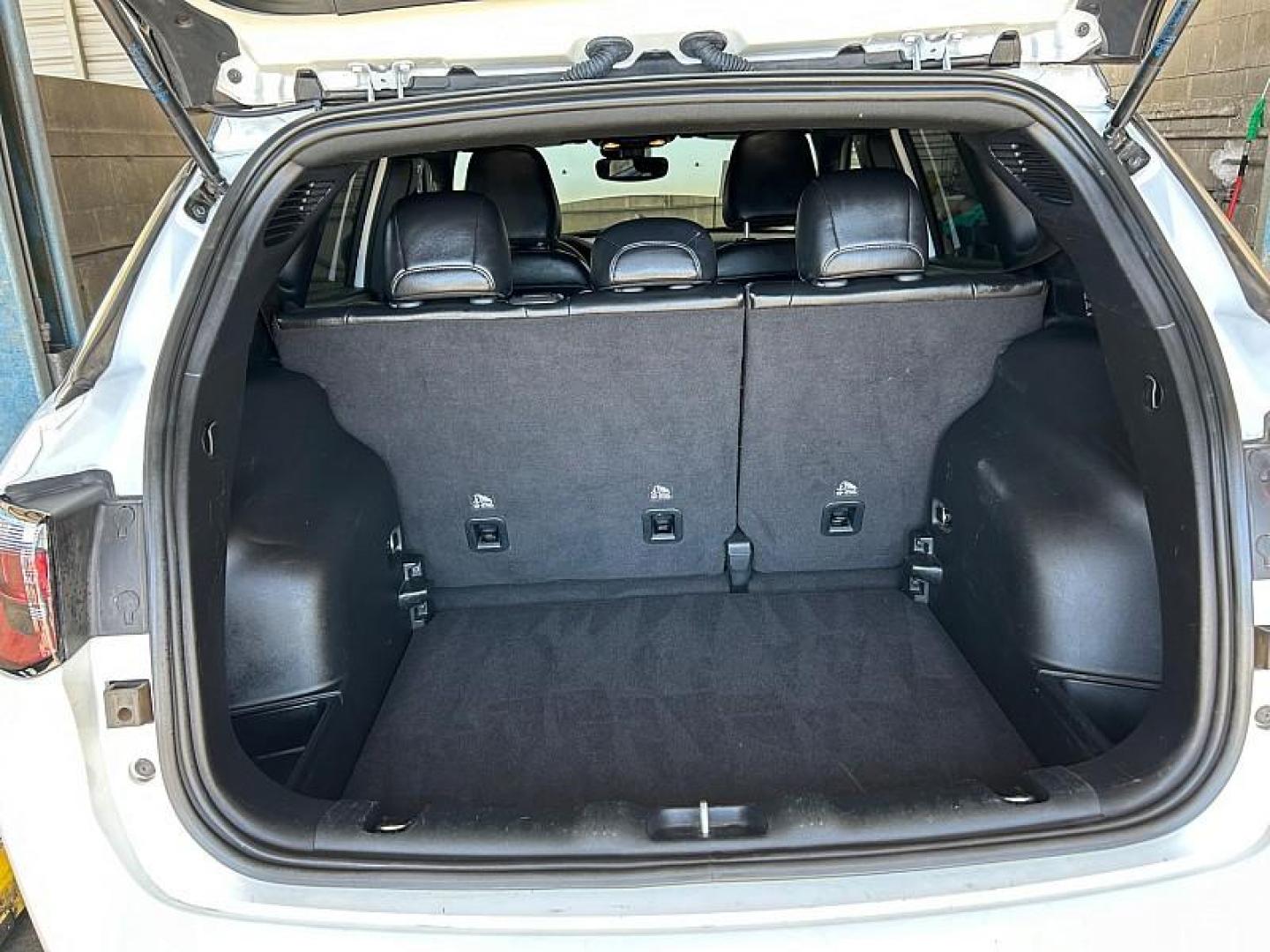 2023 WHITE Jeep Compass (3C4NJDCN1PT) with an 4-Cyl Turbo 2.0 Liter engine, Automatic 8-Spd transmission, located at 412 Auto Vista Drive, Palmdale, CA, 93551, (661) 945-0620, 34.592636, -118.136681 - Photo#29