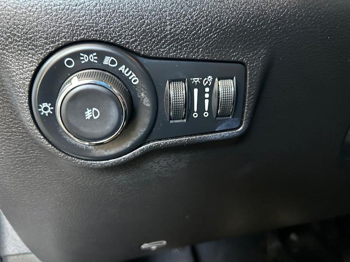 2023 WHITE Jeep Compass (3C4NJDCN1PT) with an 4-Cyl Turbo 2.0 Liter engine, Automatic 8-Spd transmission, located at 412 Auto Vista Drive, Palmdale, CA, 93551, (661) 945-0620, 34.592636, -118.136681 - Photo#15