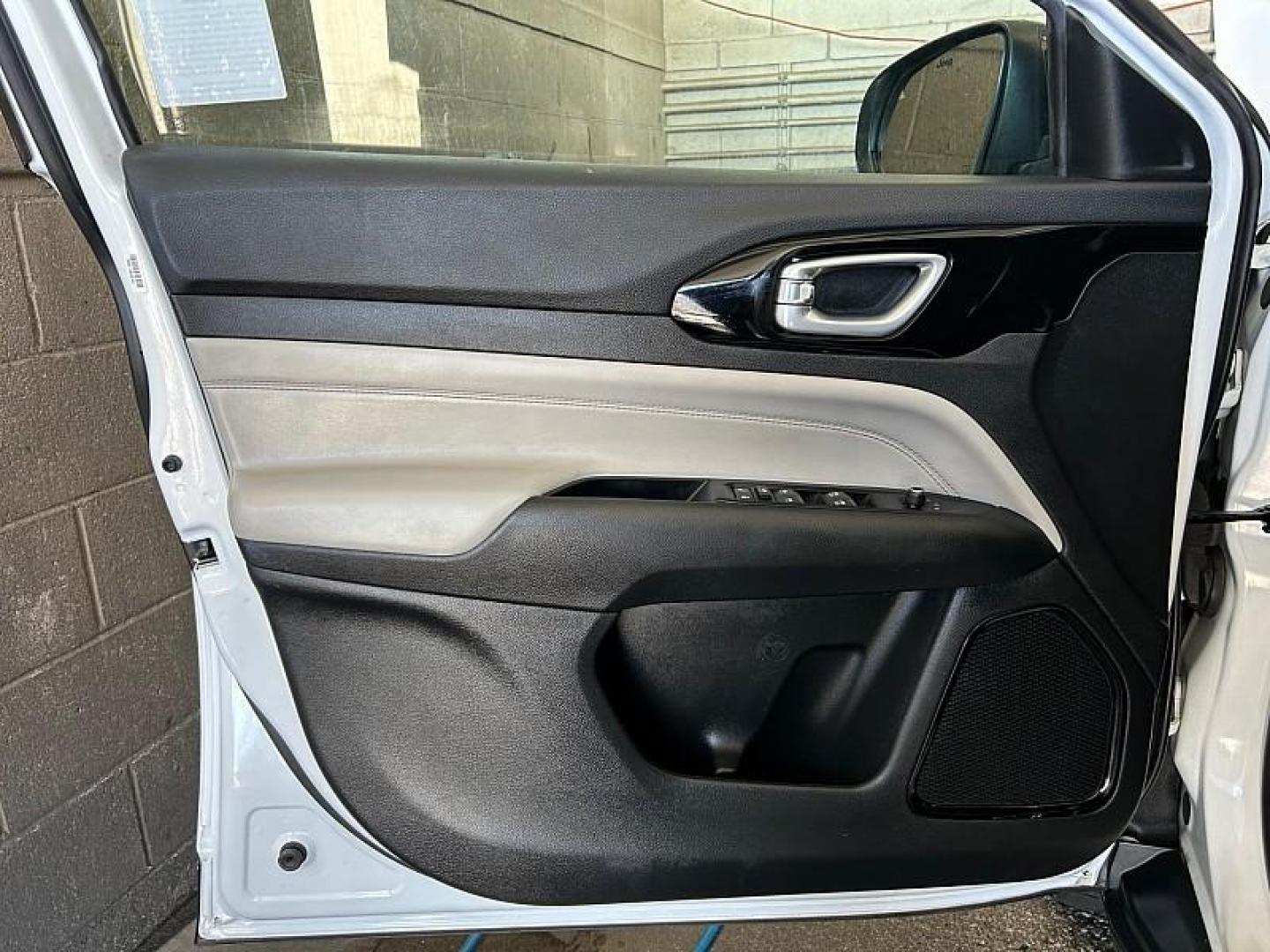 2023 WHITE Jeep Compass (3C4NJDCN1PT) with an 4-Cyl Turbo 2.0 Liter engine, Automatic 8-Spd transmission, located at 412 Auto Vista Drive, Palmdale, CA, 93551, (661) 945-0620, 34.592636, -118.136681 - Photo#5