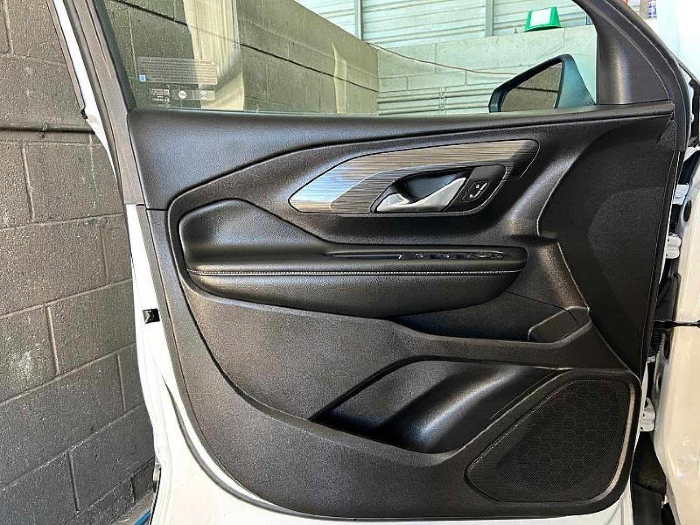 2024 WHITE GMC Terrain (3GKALMEG7RL) with an 4-Cyl Turbo 1.5 Liter engine, Automatic 9-Spd transmission, located at 412 Auto Vista Drive, Palmdale, CA, 93551, (661) 945-0620, 34.592636, -118.136681 - Photo#16