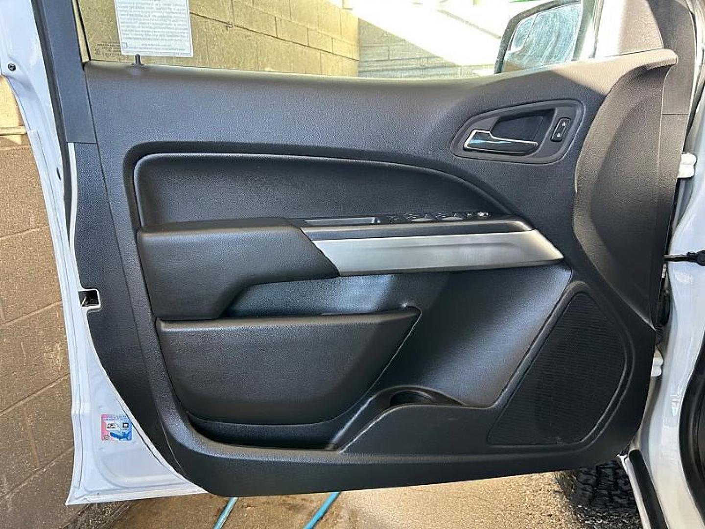 2022 WHITE CHEVROLET COLORADO (1GCGSCEN8N1) , located at 412 Auto Vista Drive, Palmdale, CA, 93551, (661) 945-0620, 34.592636, -118.136681 - Photo#16