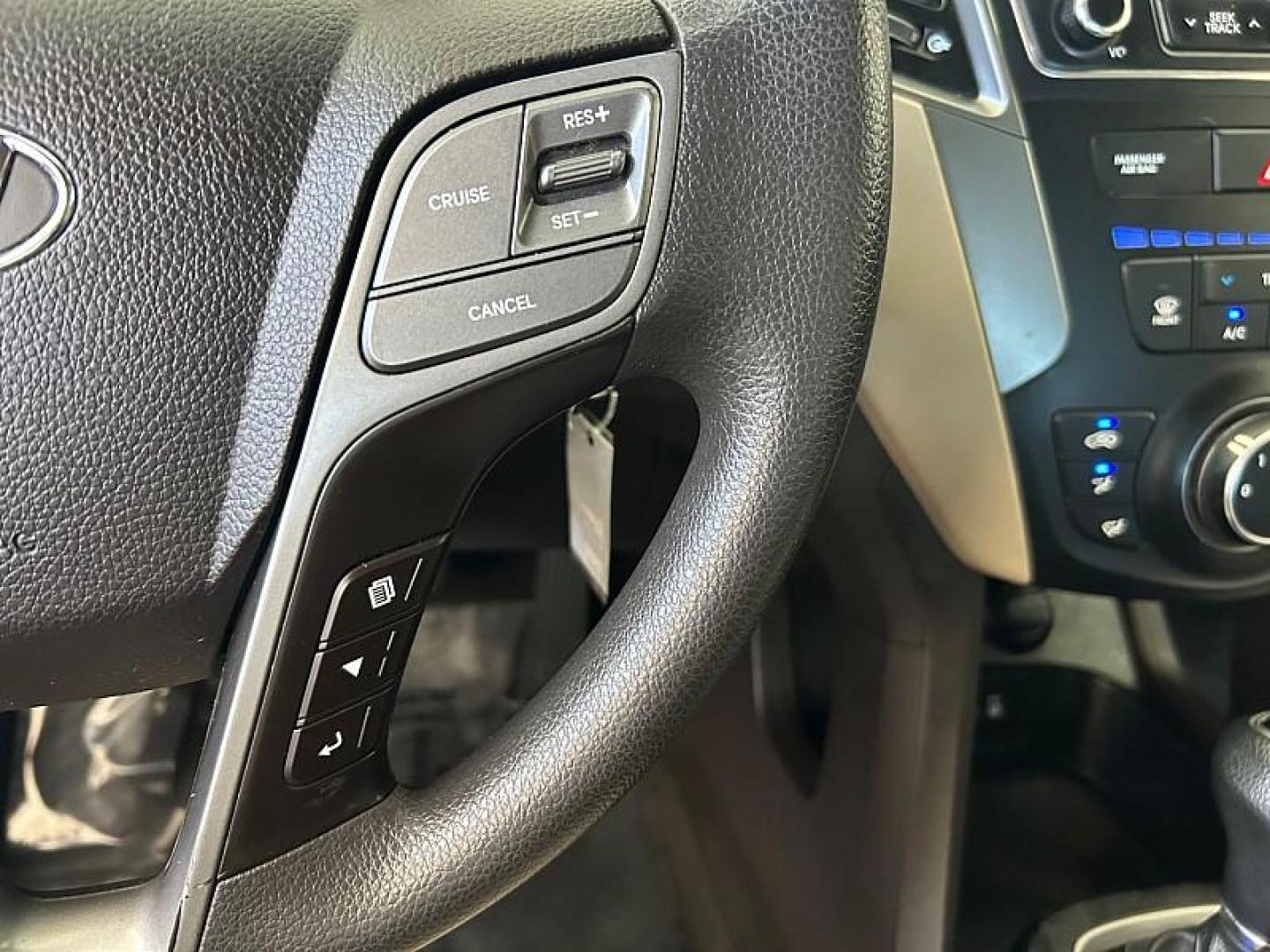 2018 BLUE Hyundai Santa Fe Sport (5XYZTDLB1JG) with an 4-Cyl GDI 2.4 Liter engine, Automatic 6-Spd w/Shiftronic transmission, located at 412 Auto Vista Drive, Palmdale, CA, 93551, (661) 945-0620, 34.592636, -118.136681 - Photo#17