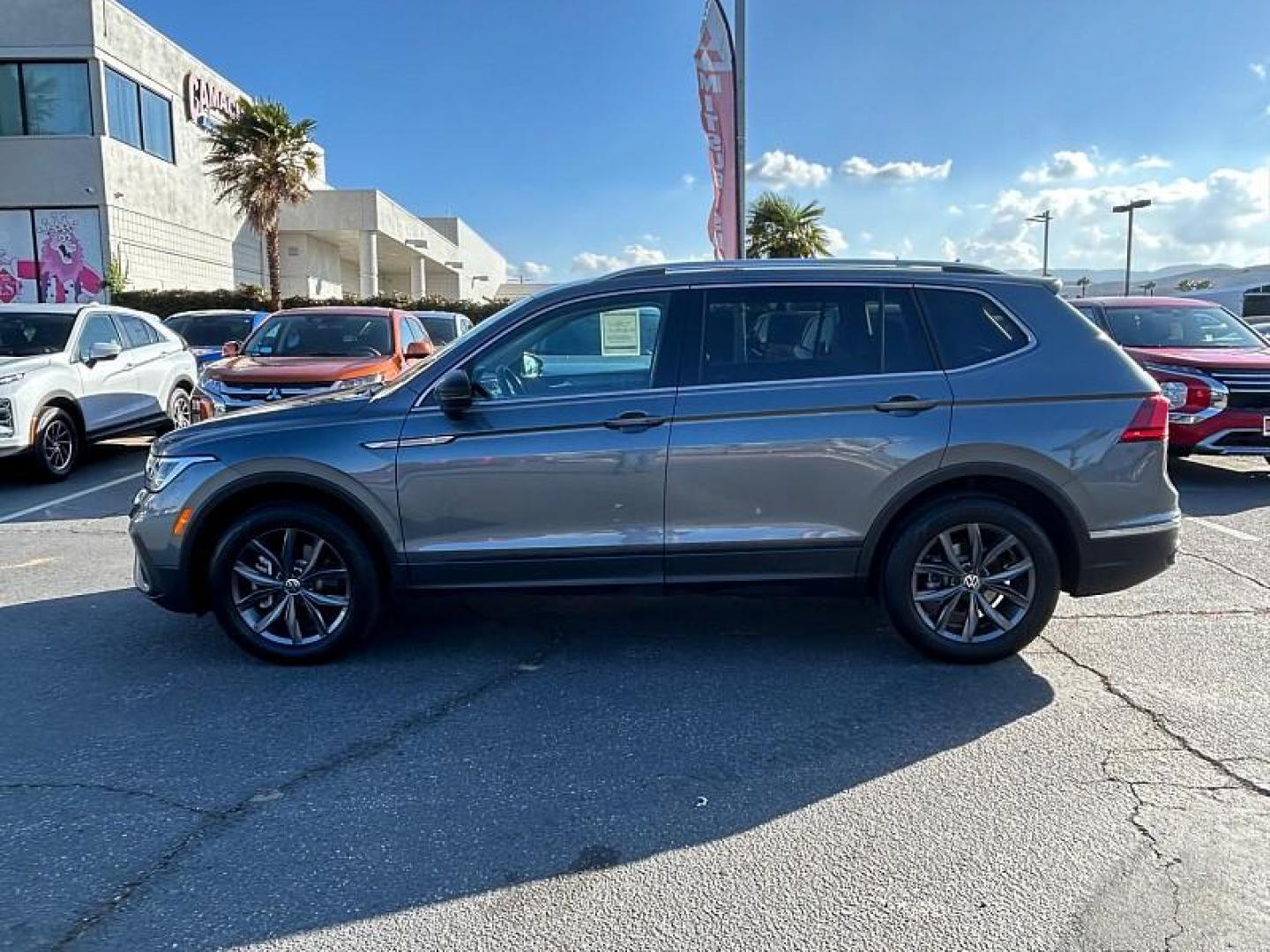 2024 GRAY Volkswagen Tiguan (3VV3B7AX4RM) with an 4-Cyl Turbo 2.0 Liter engine, Automatic 8-Spd transmission, located at 412 Auto Vista Drive, Palmdale, CA, 93551, (661) 945-0620, 34.592636, -118.136681 - Photo#3