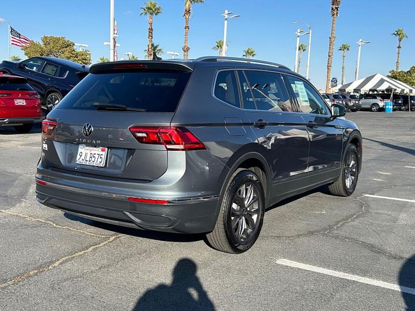 2024 GRAY Volkswagen Tiguan (3VV3B7AX4RM) with an 4-Cyl Turbo 2.0 Liter engine, Automatic 8-Spd transmission, located at 412 Auto Vista Drive, Palmdale, CA, 93551, (661) 945-0620, 34.592636, -118.136681 - Photo#7