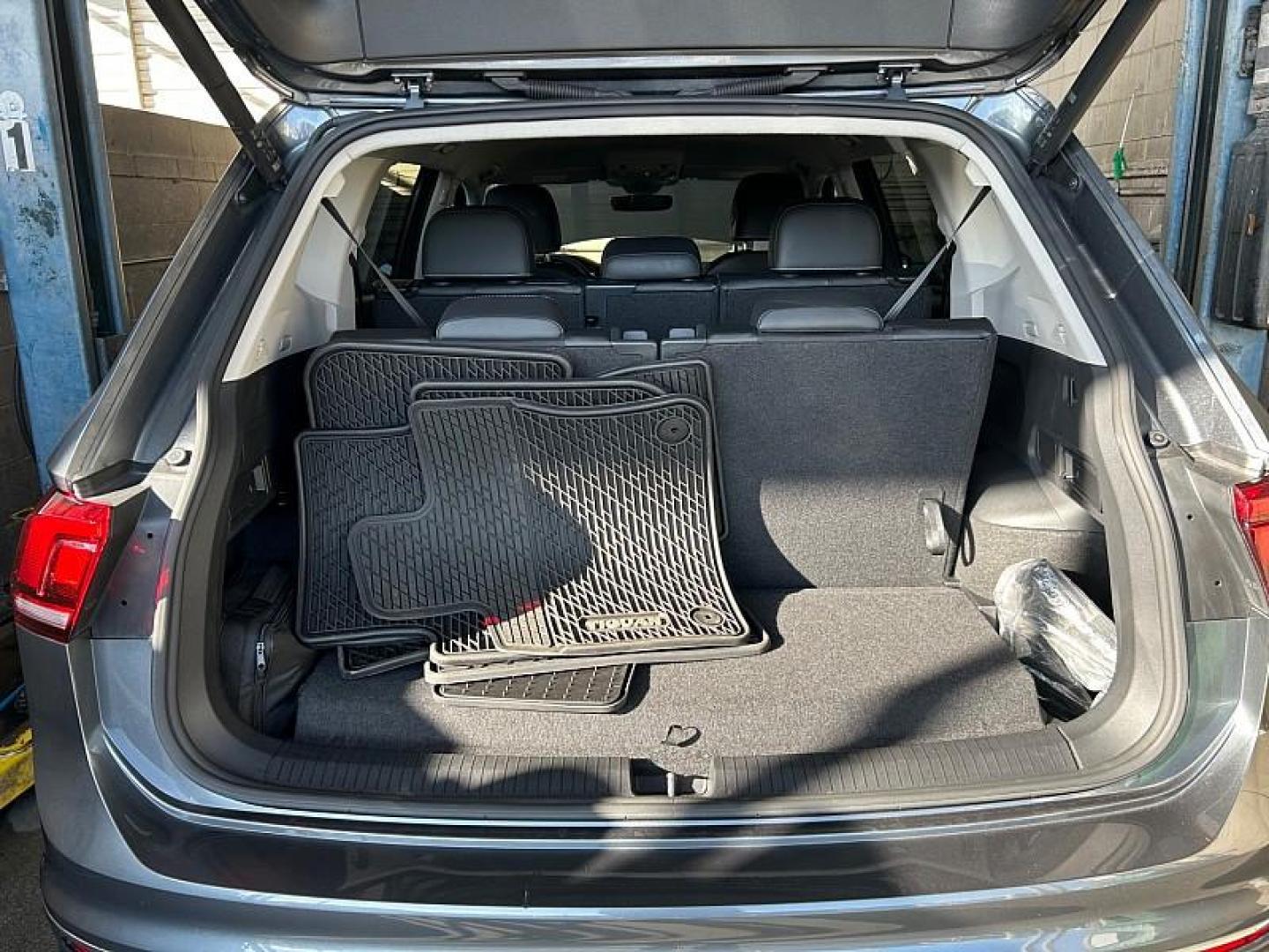 2024 GRAY Volkswagen Tiguan (3VV3B7AX4RM) with an 4-Cyl Turbo 2.0 Liter engine, Automatic 8-Spd transmission, located at 412 Auto Vista Drive, Palmdale, CA, 93551, (661) 945-0620, 34.592636, -118.136681 - Photo#19