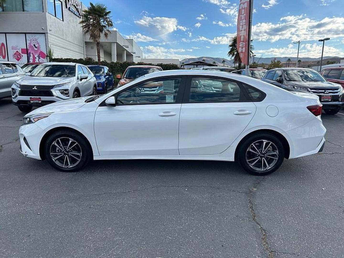 2023 WHITE Kia Forte (3KPF24AD1PE) with an 4-Cyl 2.0 Liter engine, Automatic IVT transmission, located at 412 Auto Vista Drive, Palmdale, CA, 93551, (661) 945-0620, 34.592636, -118.136681 - Photo#5