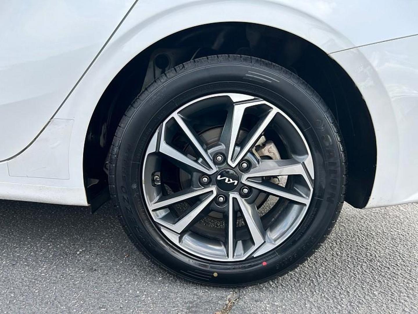 2023 WHITE Kia Forte (3KPF24AD1PE) with an 4-Cyl 2.0 Liter engine, Automatic IVT transmission, located at 412 Auto Vista Drive, Palmdale, CA, 93551, (661) 945-0620, 34.592636, -118.136681 - Photo#9