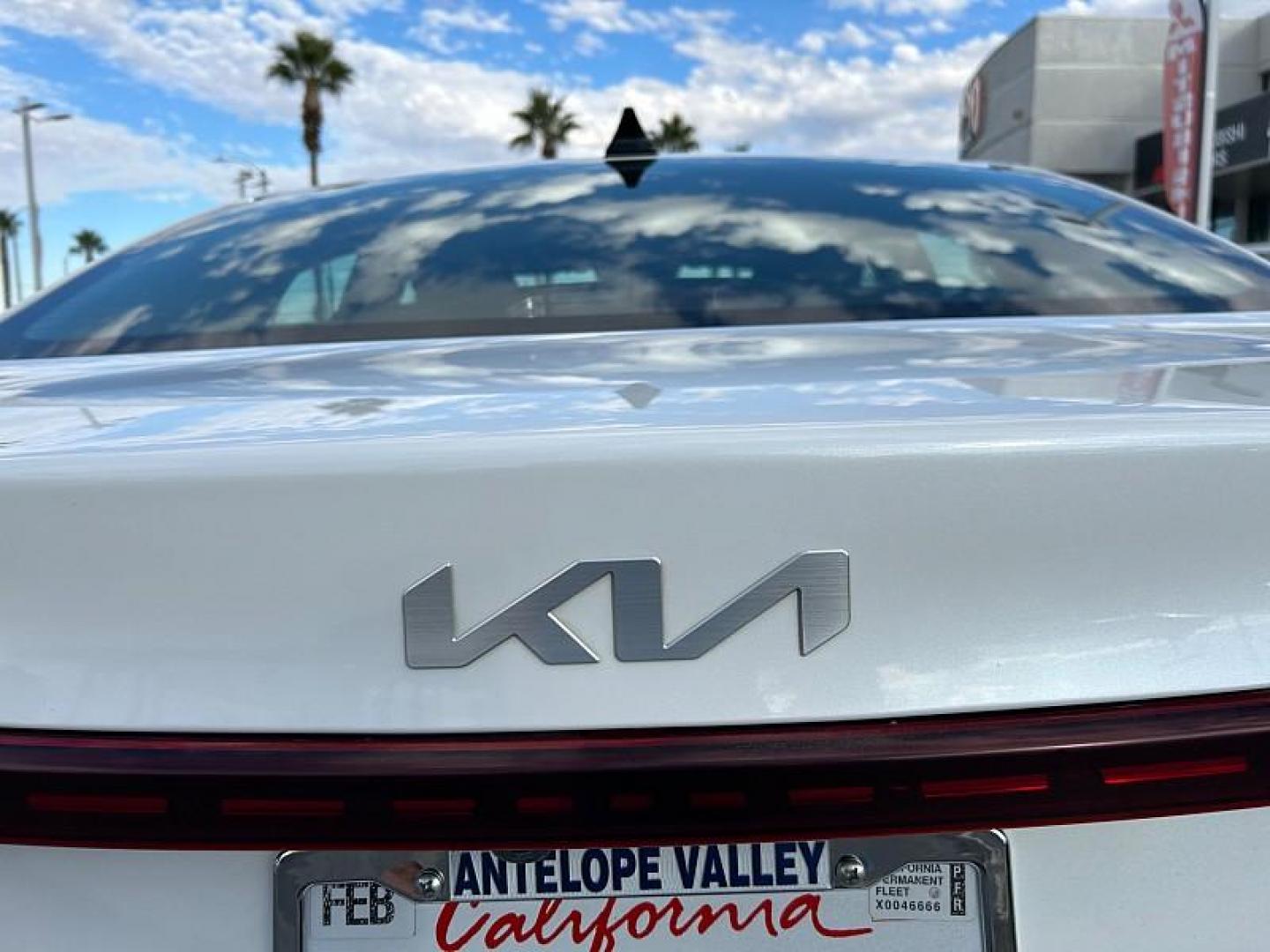 2023 WHITE Kia Forte (3KPF24AD1PE) with an 4-Cyl 2.0 Liter engine, Automatic IVT transmission, located at 412 Auto Vista Drive, Palmdale, CA, 93551, (661) 945-0620, 34.592636, -118.136681 - Photo#14