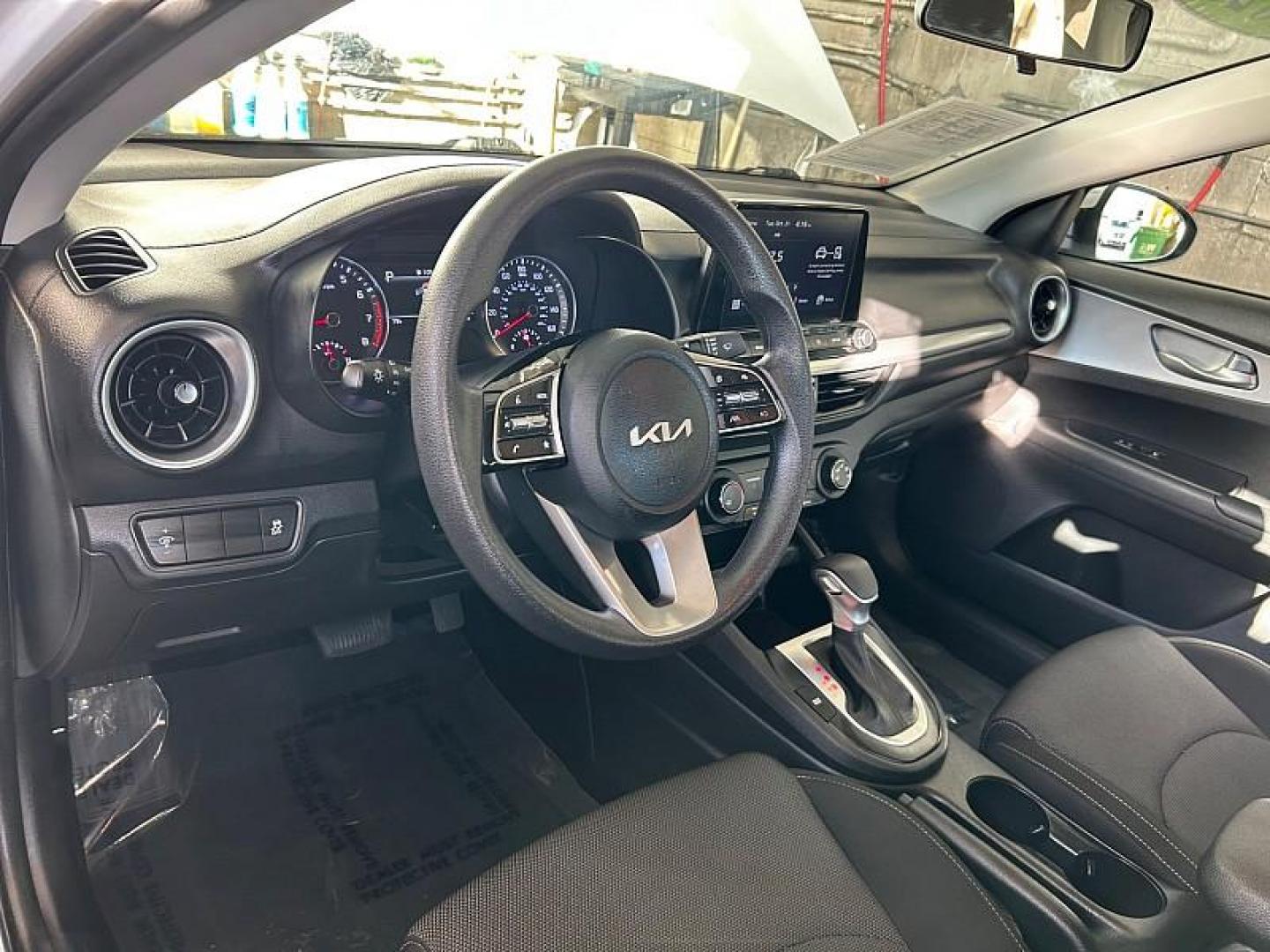 2023 WHITE Kia Forte (3KPF24AD1PE) with an 4-Cyl 2.0 Liter engine, Automatic IVT transmission, located at 412 Auto Vista Drive, Palmdale, CA, 93551, (661) 945-0620, 34.592636, -118.136681 - Photo#17