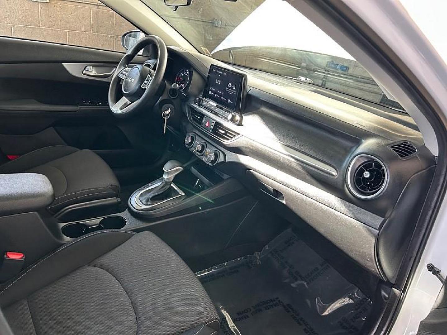 2023 WHITE Kia Forte (3KPF24AD1PE) with an 4-Cyl 2.0 Liter engine, Automatic IVT transmission, located at 412 Auto Vista Drive, Palmdale, CA, 93551, (661) 945-0620, 34.592636, -118.136681 - Photo#27