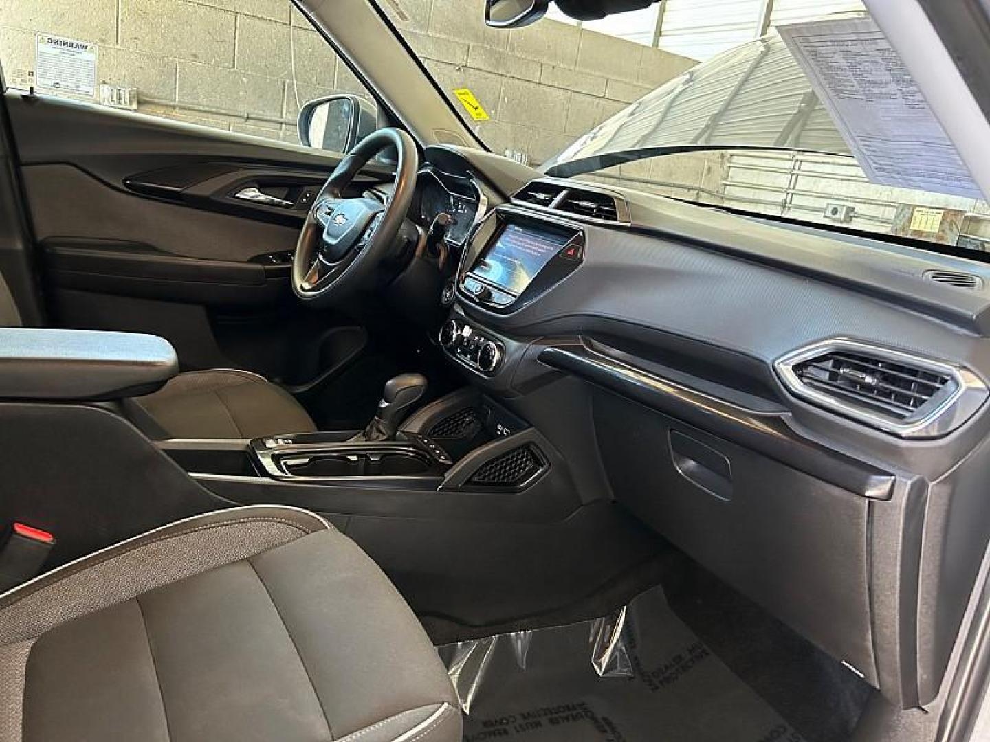 2021 GRAY Chevrolet Trailblazer (KL79MPSL0MB) , Automatic CVT transmission, located at 412 Auto Vista Drive, Palmdale, CA, 93551, (661) 945-0620, 34.592636, -118.136681 - Photo#3