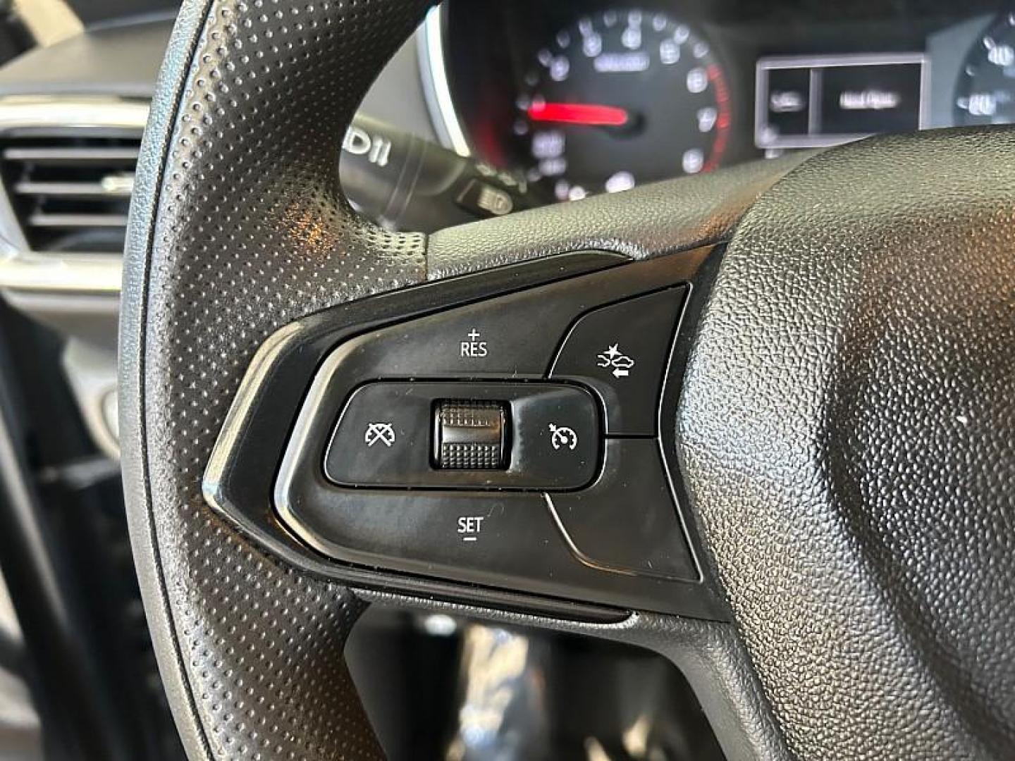 2021 GRAY Chevrolet Trailblazer (KL79MPSL0MB) , Automatic CVT transmission, located at 412 Auto Vista Drive, Palmdale, CA, 93551, (661) 945-0620, 34.592636, -118.136681 - Photo#10