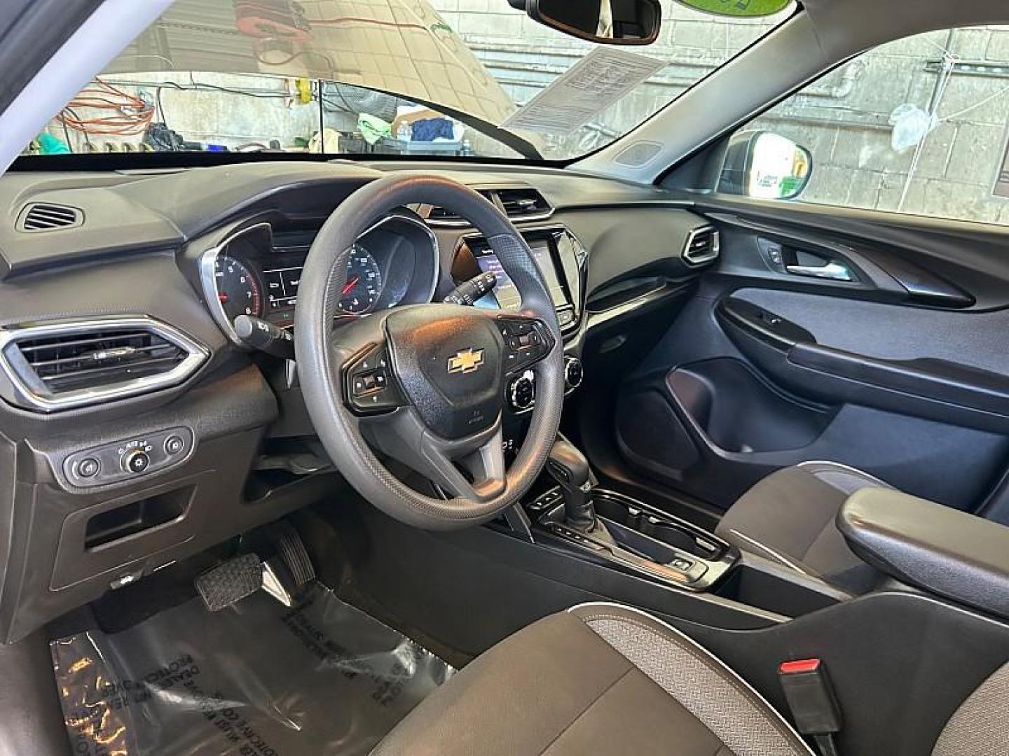 2021 GRAY Chevrolet Trailblazer (KL79MPSL0MB) , Automatic CVT transmission, located at 412 Auto Vista Drive, Palmdale, CA, 93551, (661) 945-0620, 34.592636, -118.136681 - Photo#13