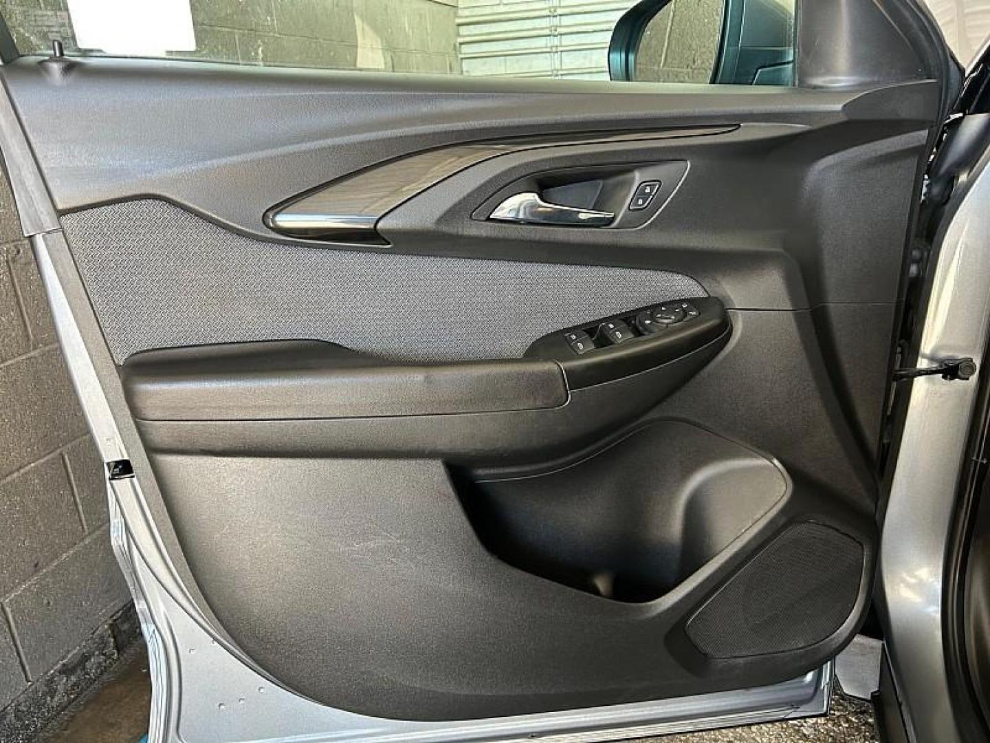 2021 GRAY Chevrolet Trailblazer (KL79MPSL0MB) , Automatic CVT transmission, located at 412 Auto Vista Drive, Palmdale, CA, 93551, (661) 945-0620, 34.592636, -118.136681 - Photo#16