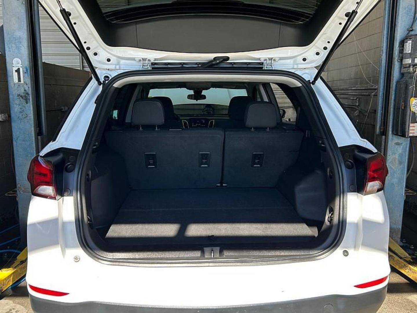 2023 WHITE Chevrolet Equinox (3GNAXKEG8PS) with an 4-Cyl Turbo 1.5 Liter engine, Automatic 6-Spd w/Overdrive transmission, located at 412 Auto Vista Drive, Palmdale, CA, 93551, (661) 945-0620, 34.592636, -118.136681 - Photo#28